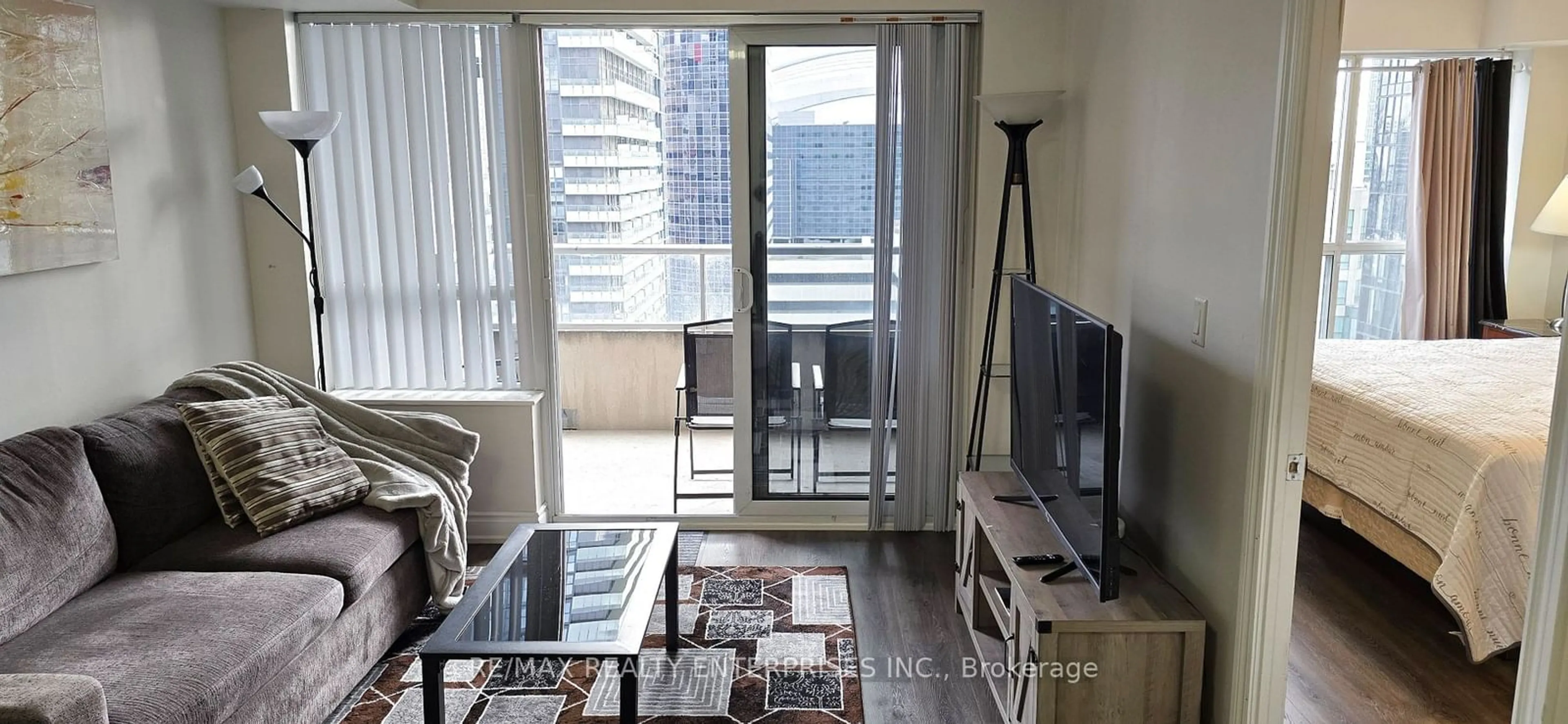 Living room with furniture, unknown for 250 Wellington St #1435, Toronto Ontario M5V 3P6