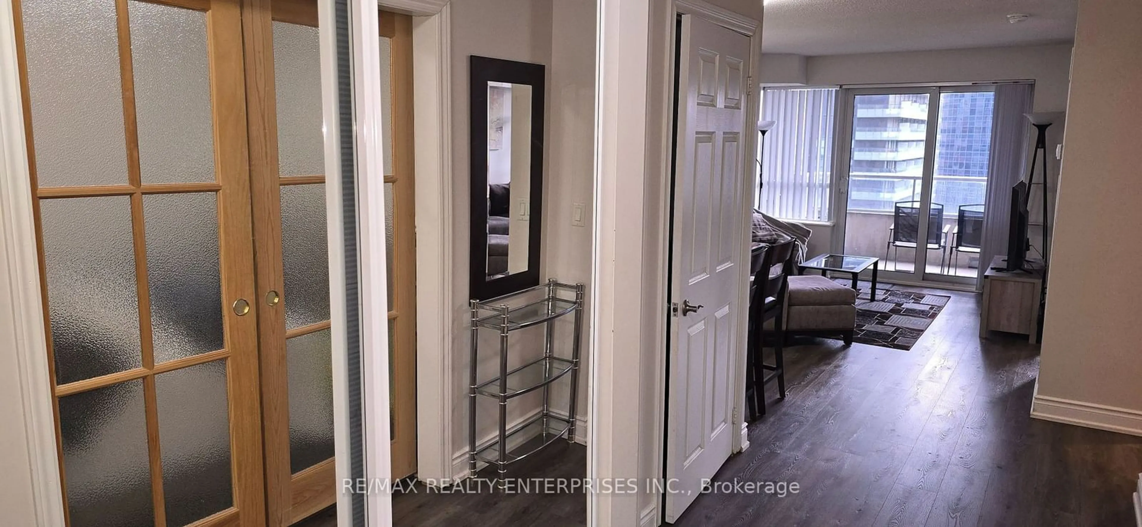 Indoor entryway for 250 Wellington St #1435, Toronto Ontario M5V 3P6