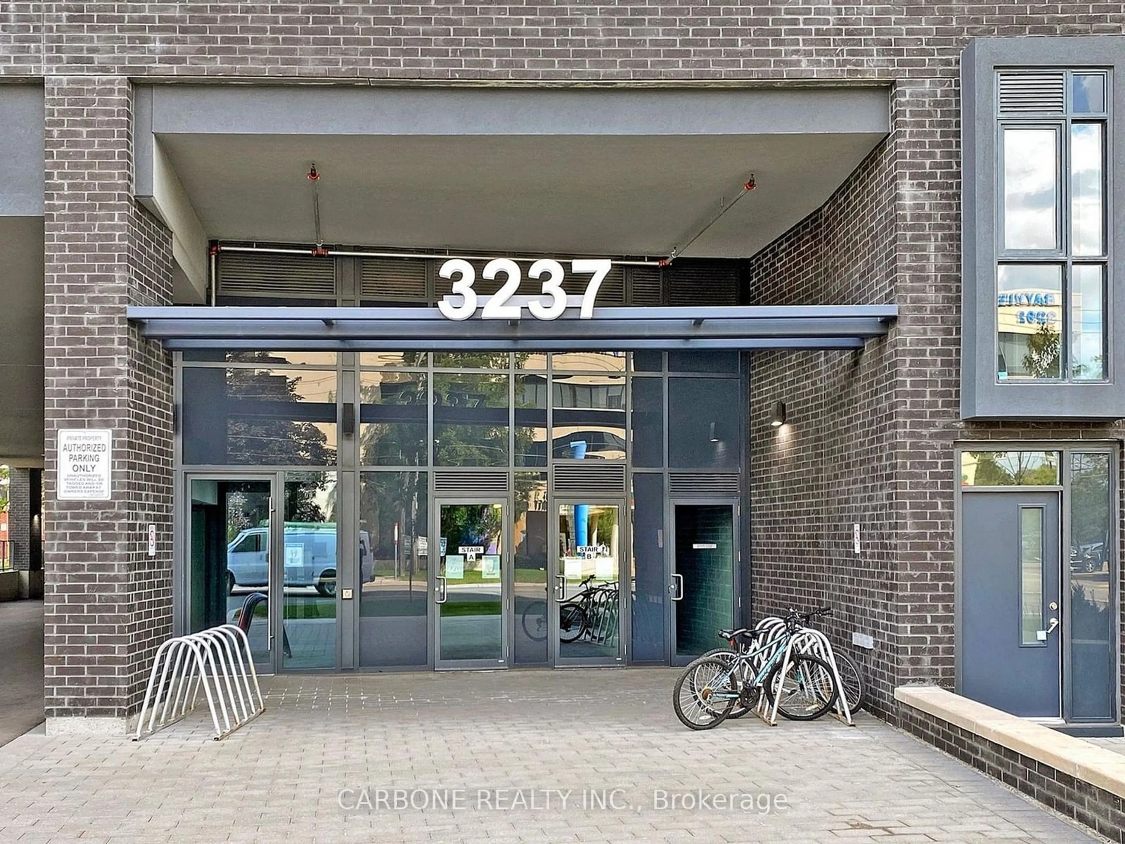 Indoor foyer for 3237 Bayview Ave #510, Toronto Ontario M2K 2J7