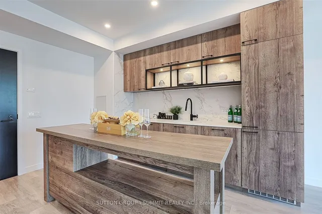 Additional property image - 505 RICHMOND St Unit 922
