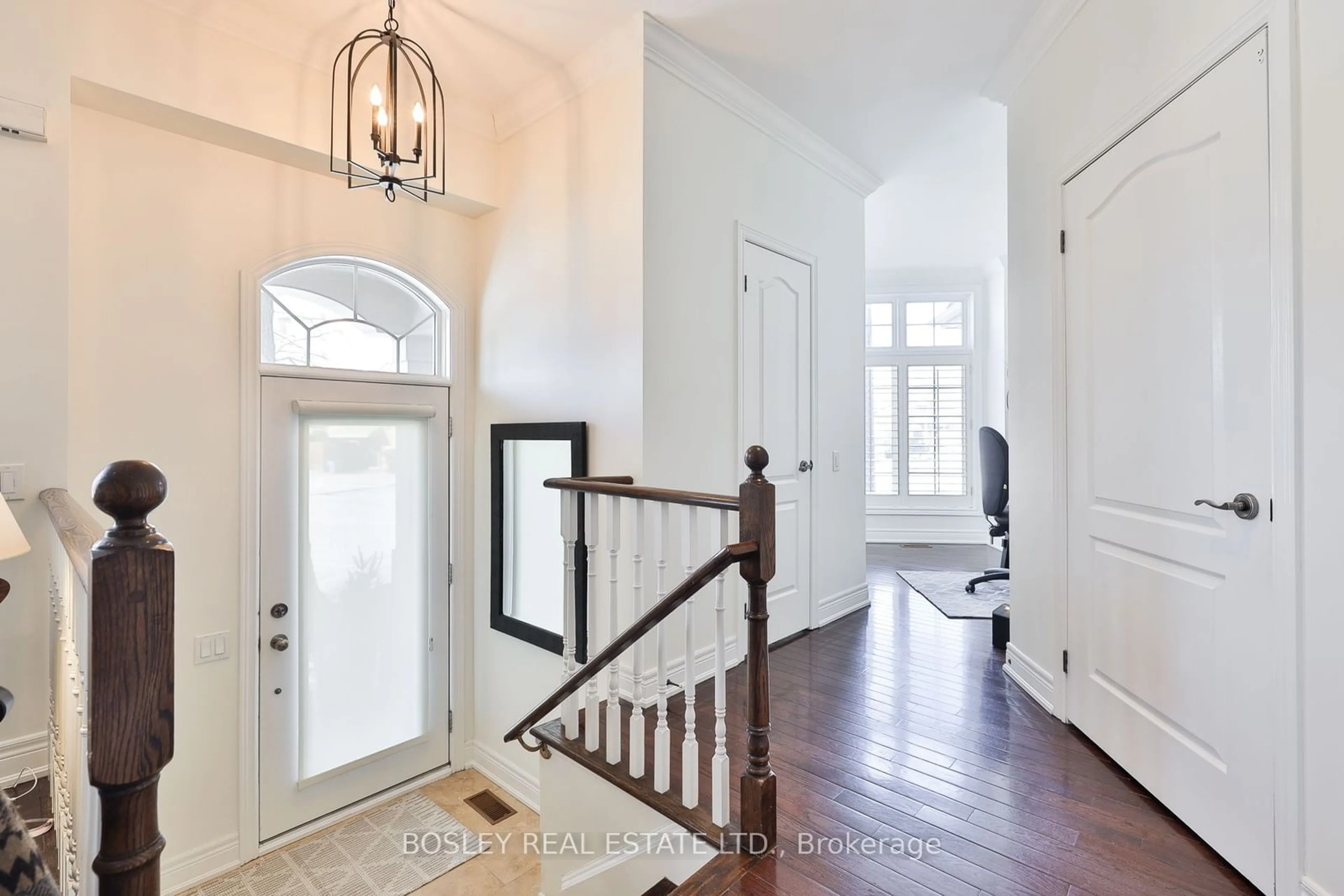 Indoor entryway for 209C Randolph Rd, Toronto Ontario M4G 3S6