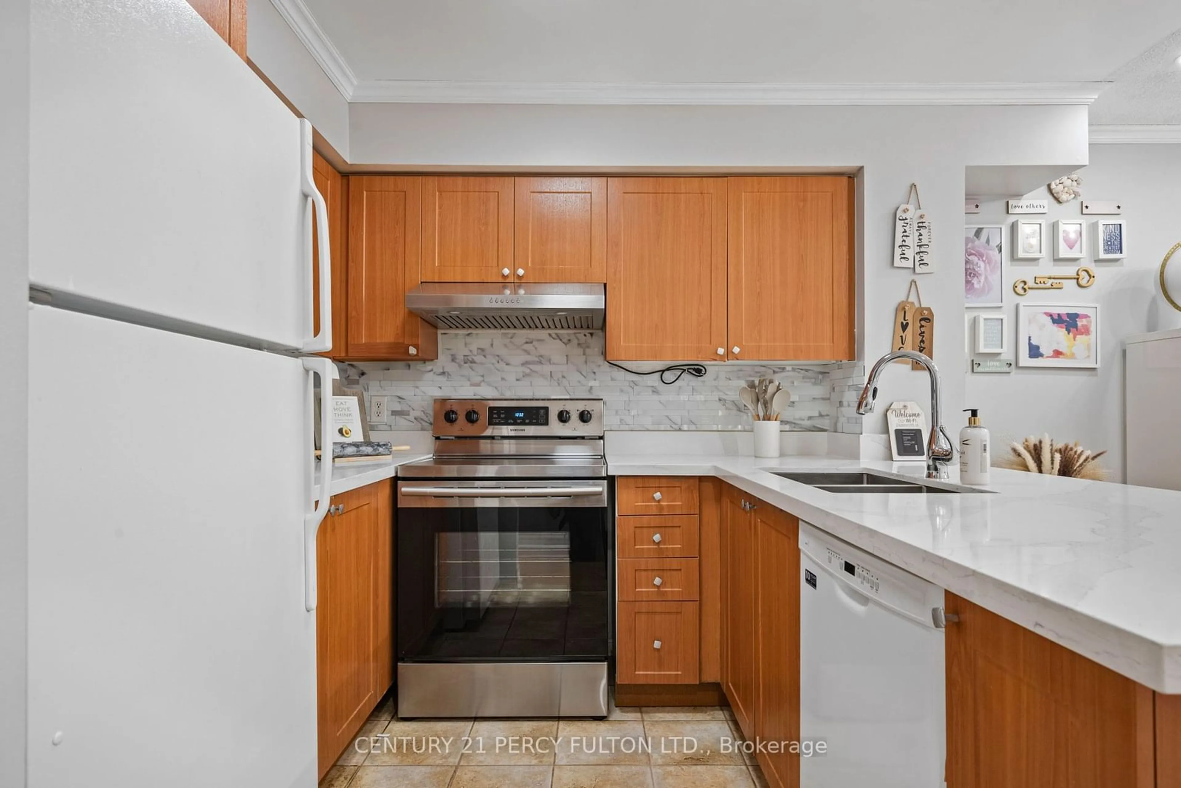 Standard kitchen, unknown for 55 Cedarcroft Blvd #9, Toronto Ontario M2R 3Y1