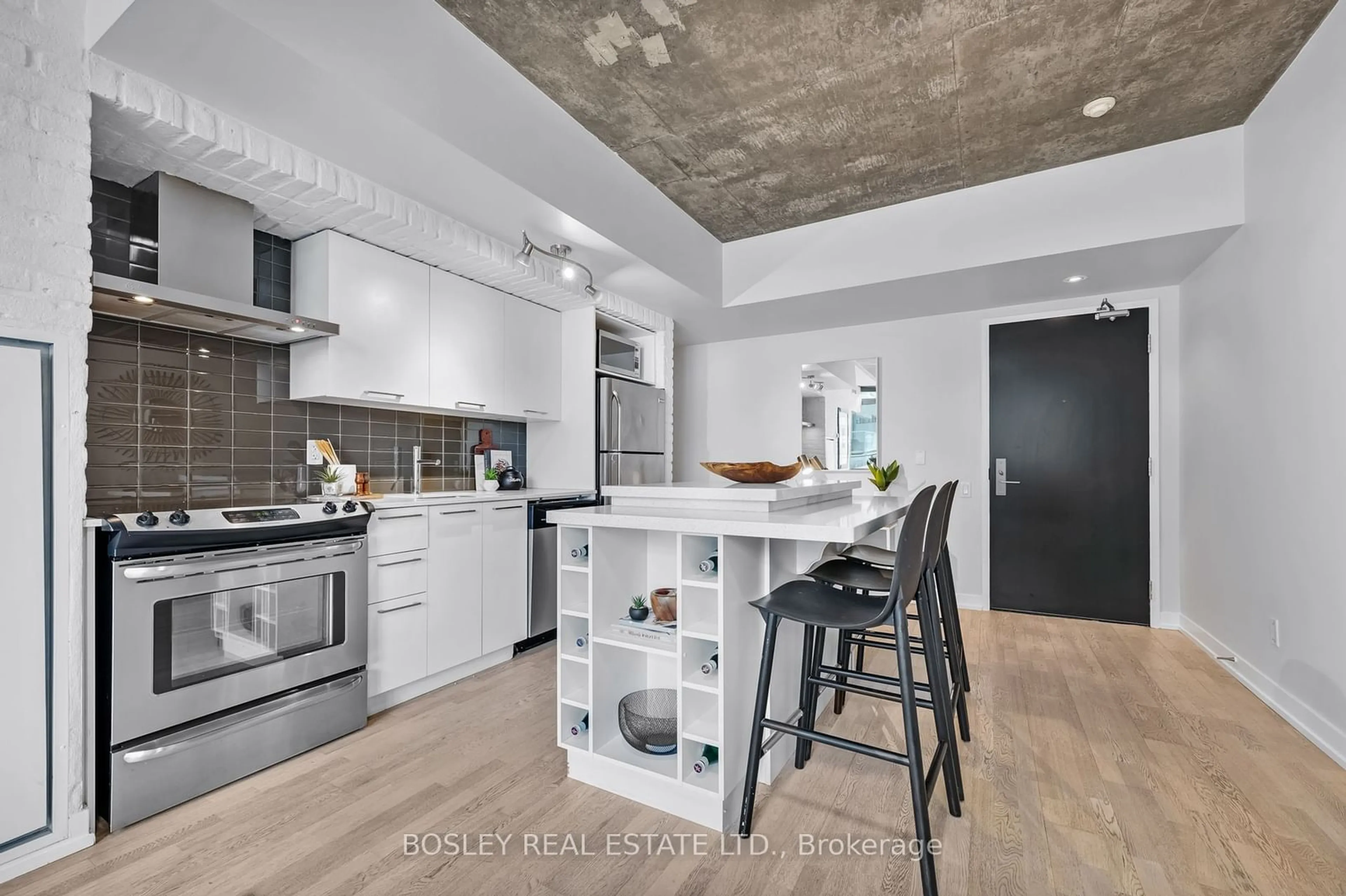 Open concept kitchen, unknown for 650 King St #903, Toronto Ontario M5V 1M7