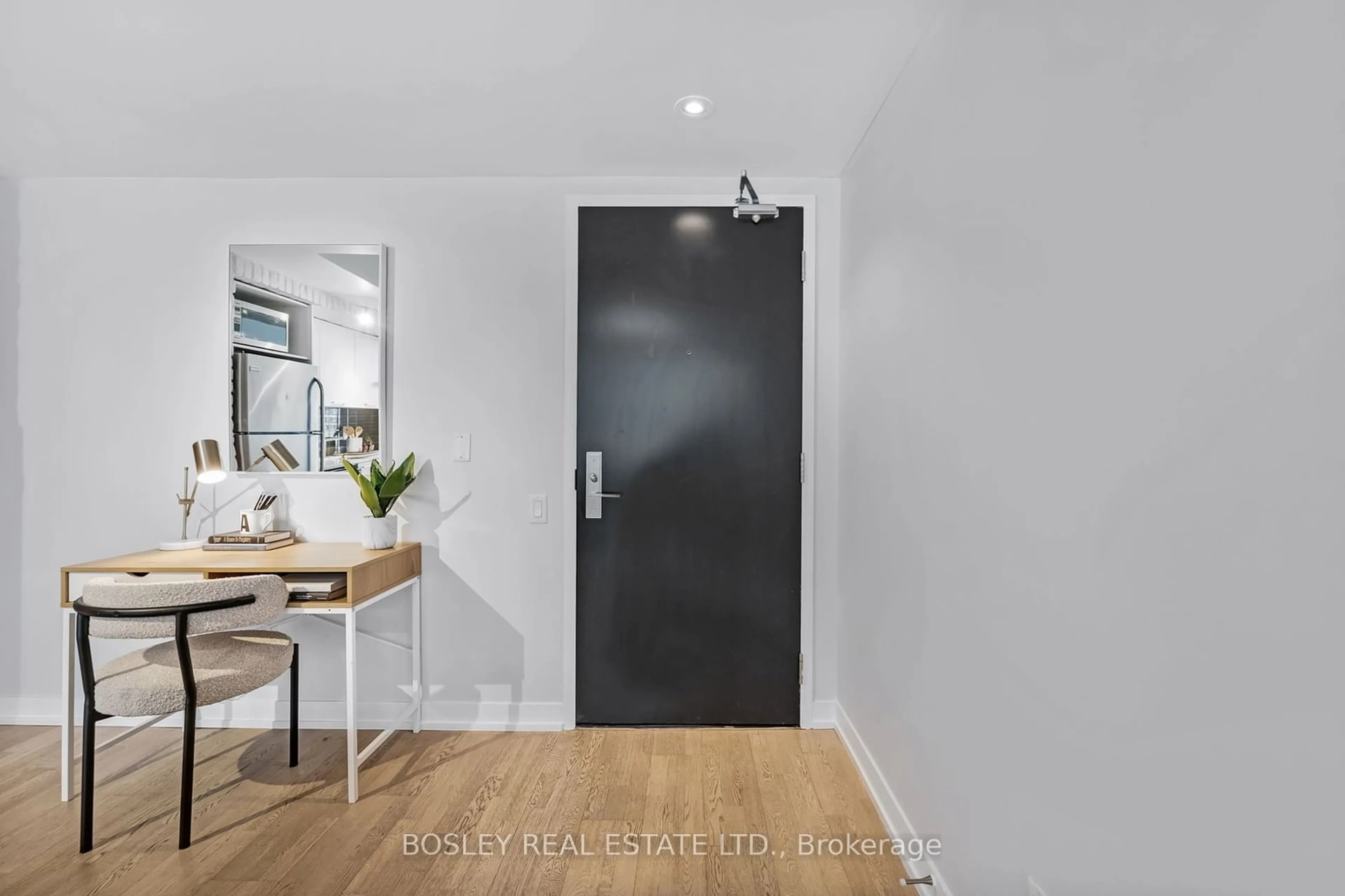 Indoor entryway for 650 King St #903, Toronto Ontario M5V 1M7