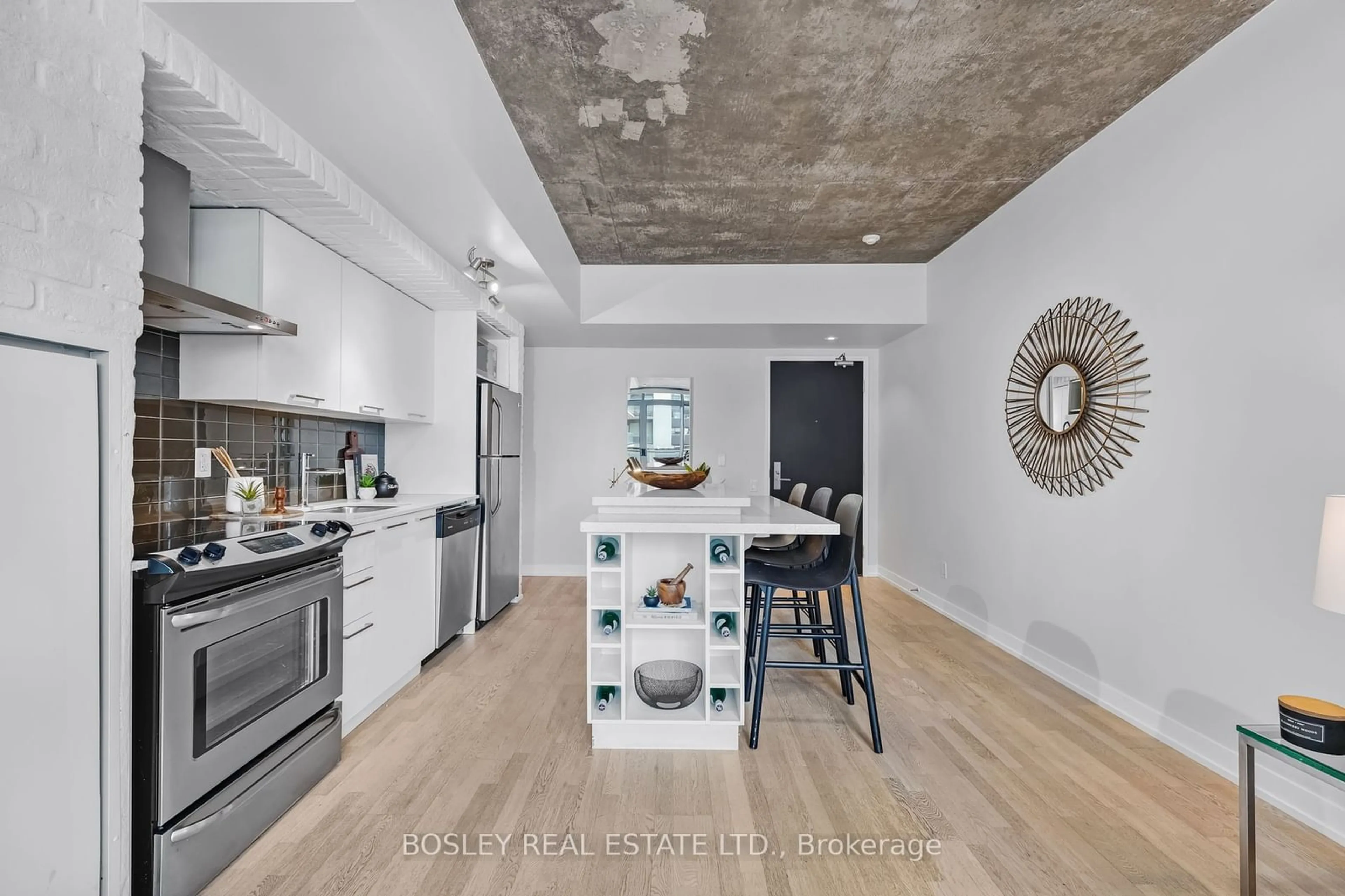 Open concept kitchen, unknown for 650 King St #903, Toronto Ontario M5V 1M7