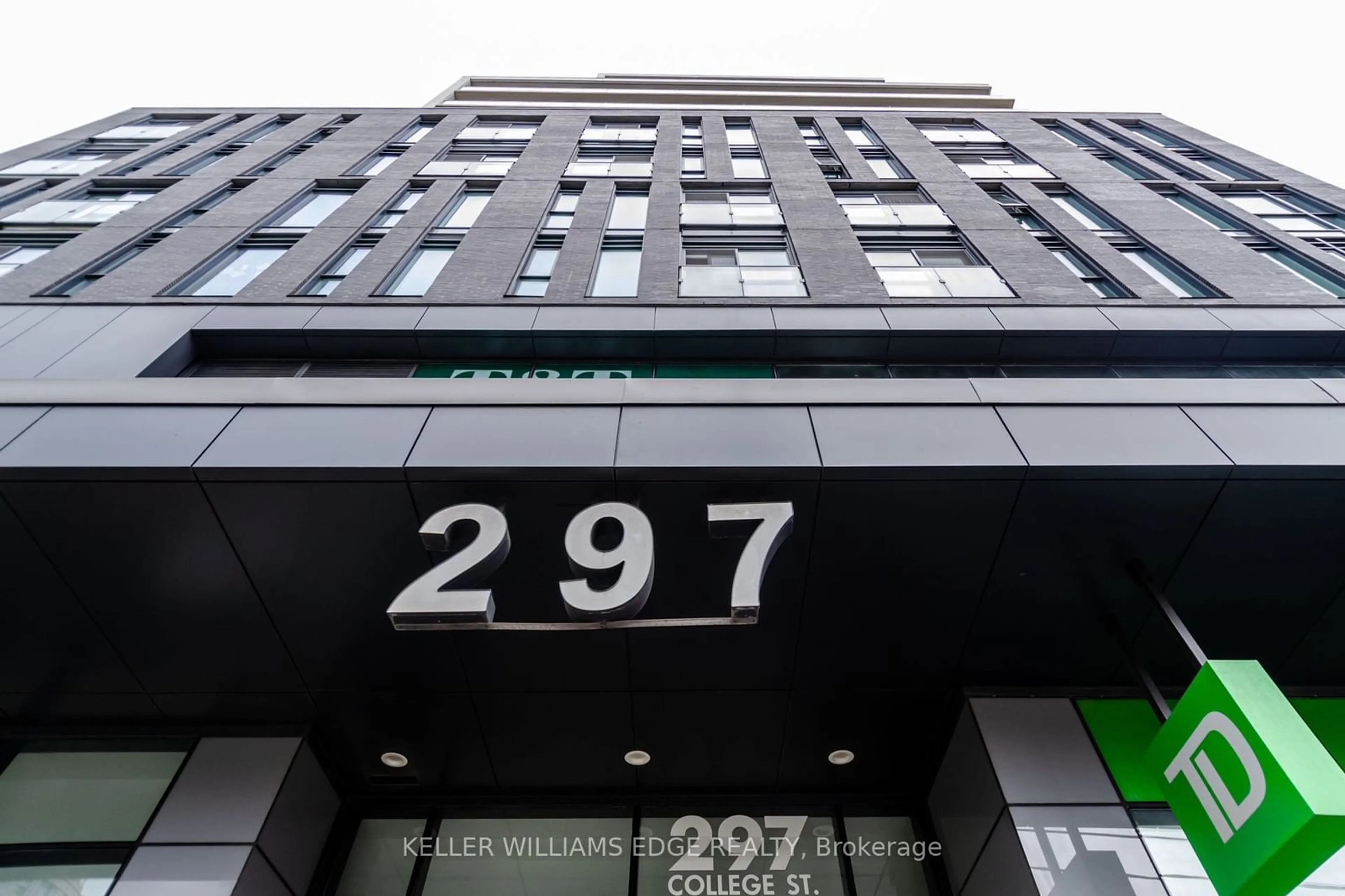 Indoor foyer for 297 College St #628, Toronto Ontario M5T 1S2