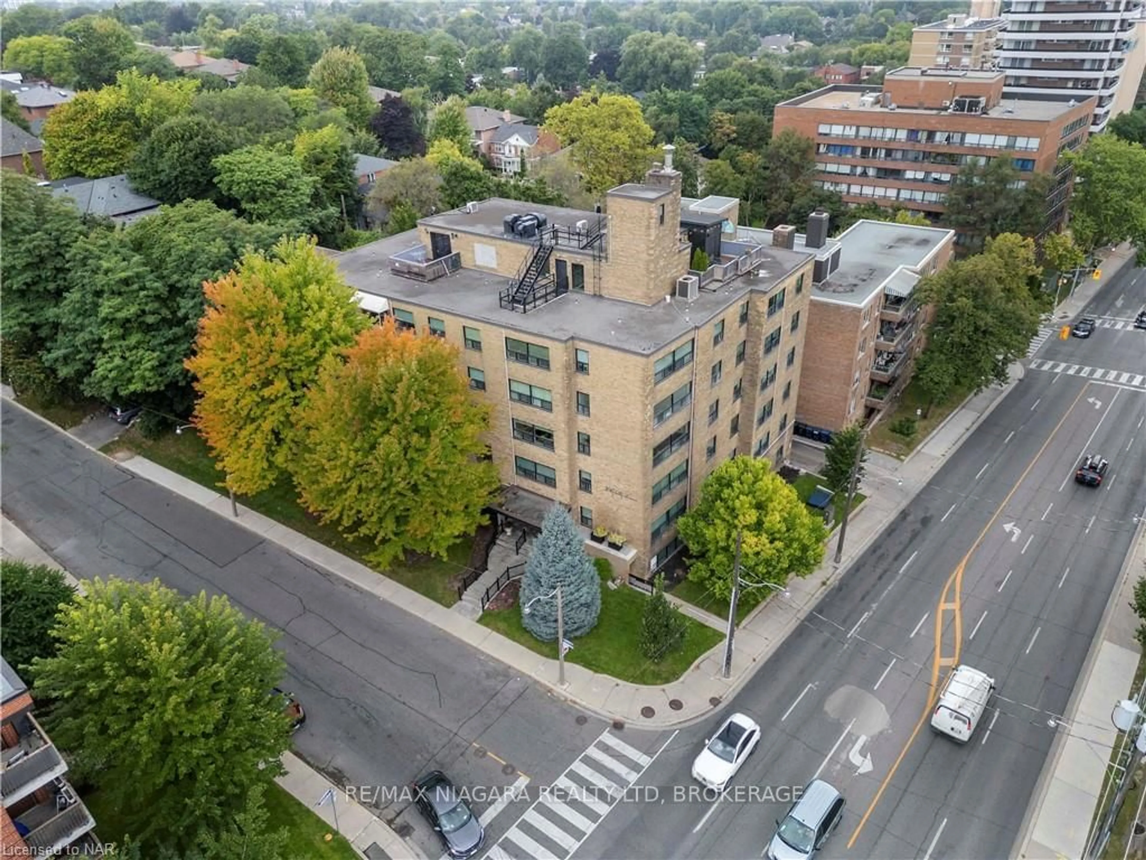 A pic from outside/outdoor area/front of a property/back of a property/a pic from drone, city buildings view from balcony for 2 RIDELLE Ave #505, Toronto Ontario M6B 1H4