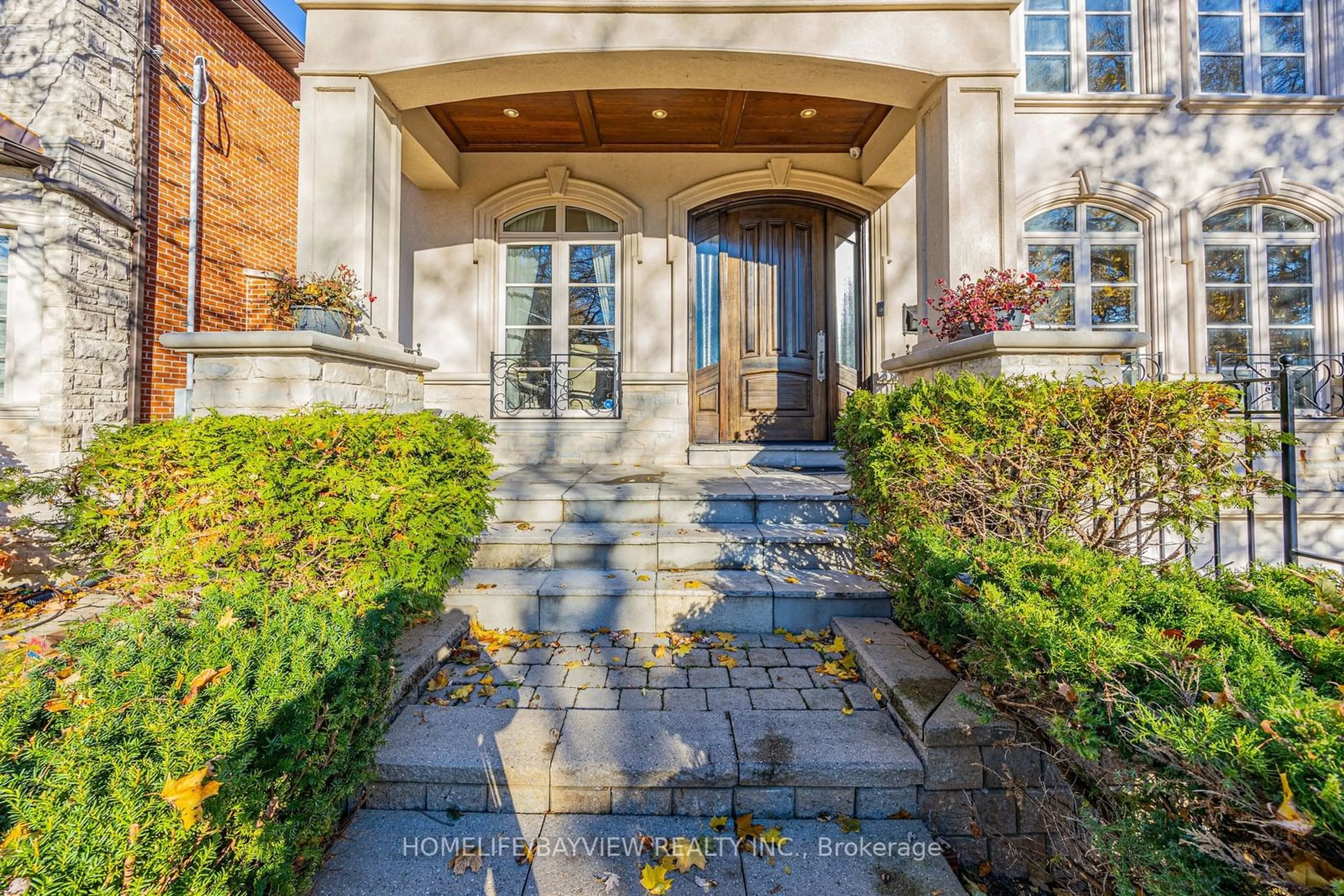 Indoor entryway for 208 Holmes Ave, Toronto Ontario M2N 4N1