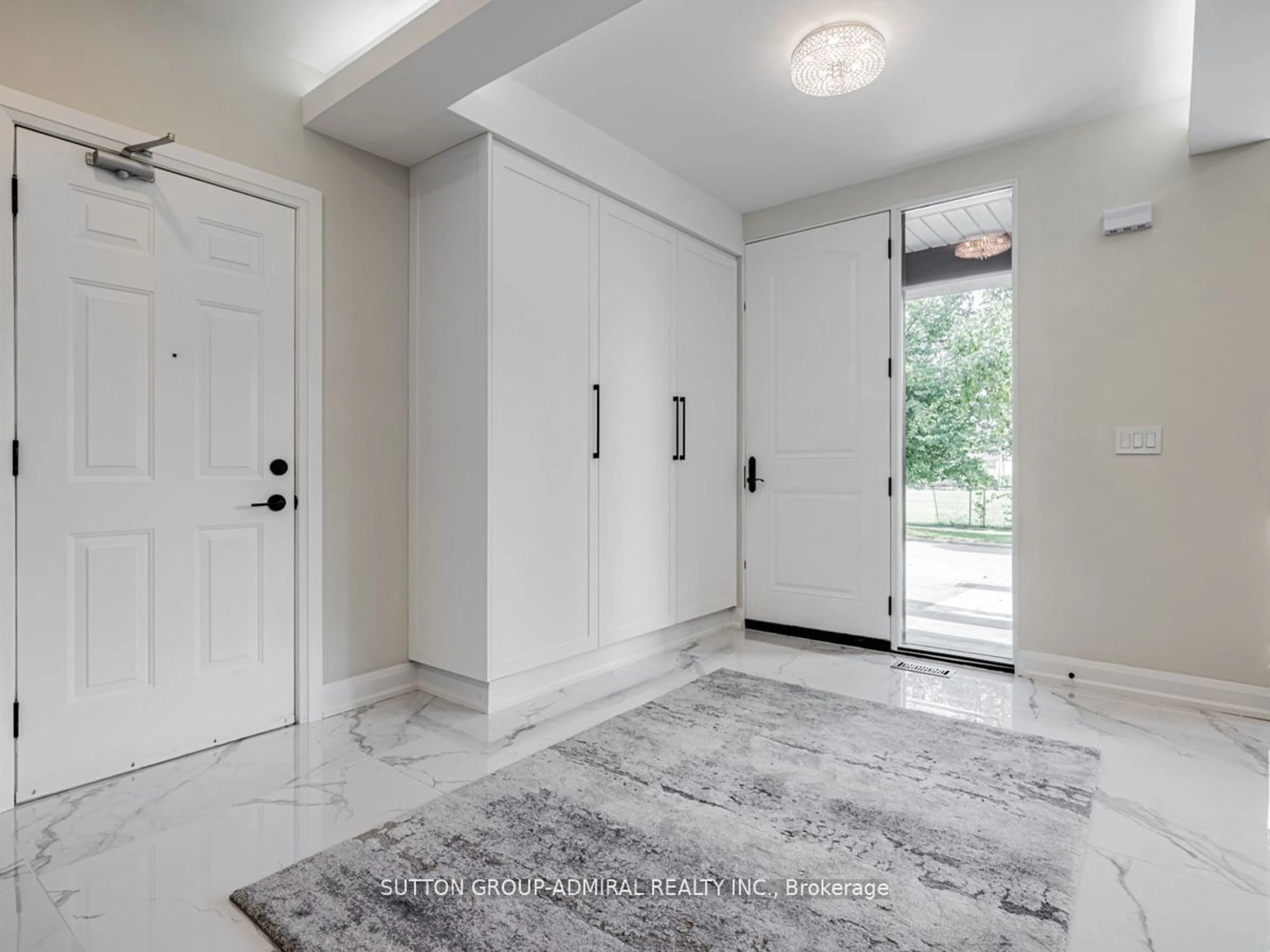 Indoor entryway for 168 Haddington Ave, Toronto Ontario M5M 2P6