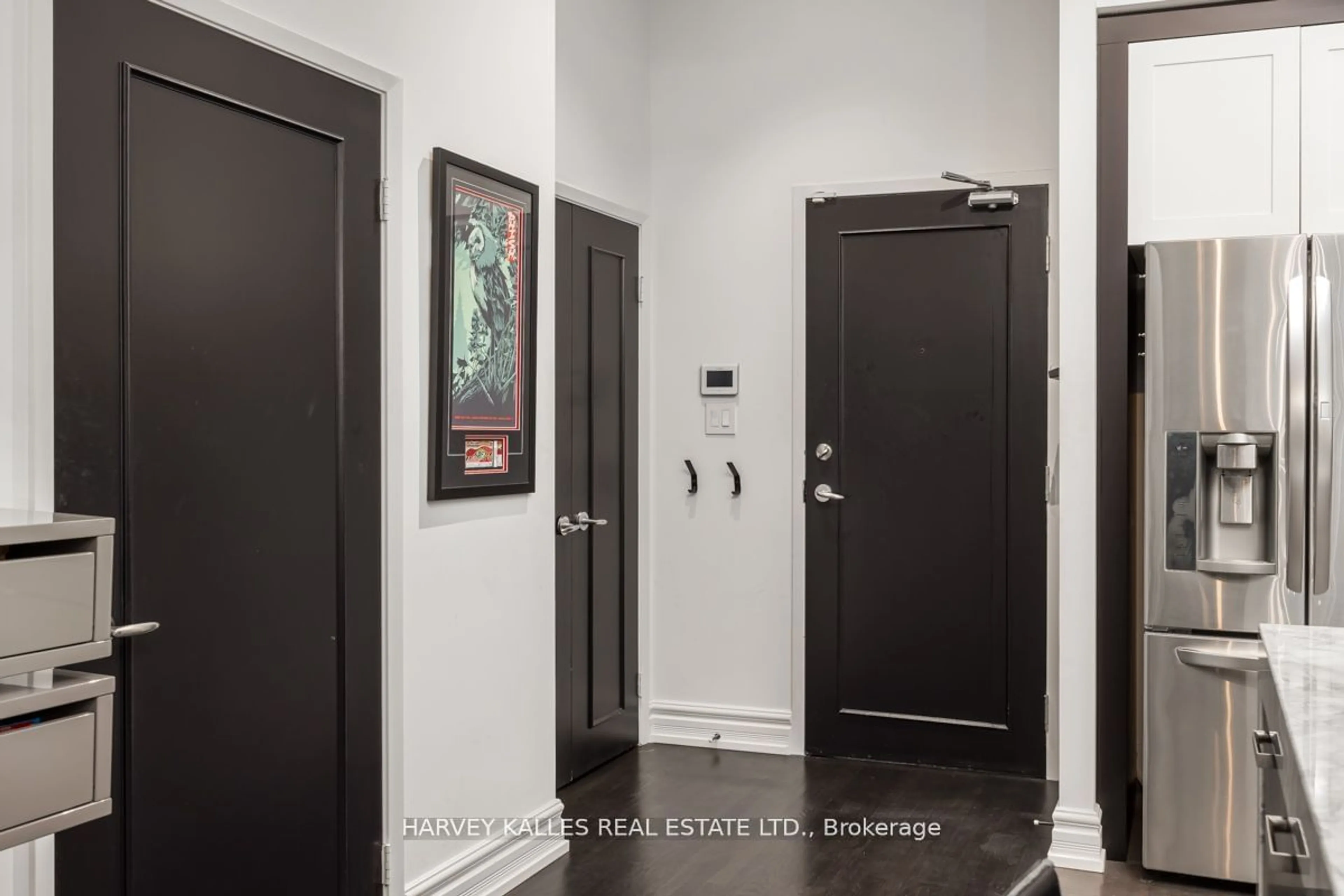 Indoor entryway for 295 Davenport Rd #213, Toronto Ontario M5R 1K5