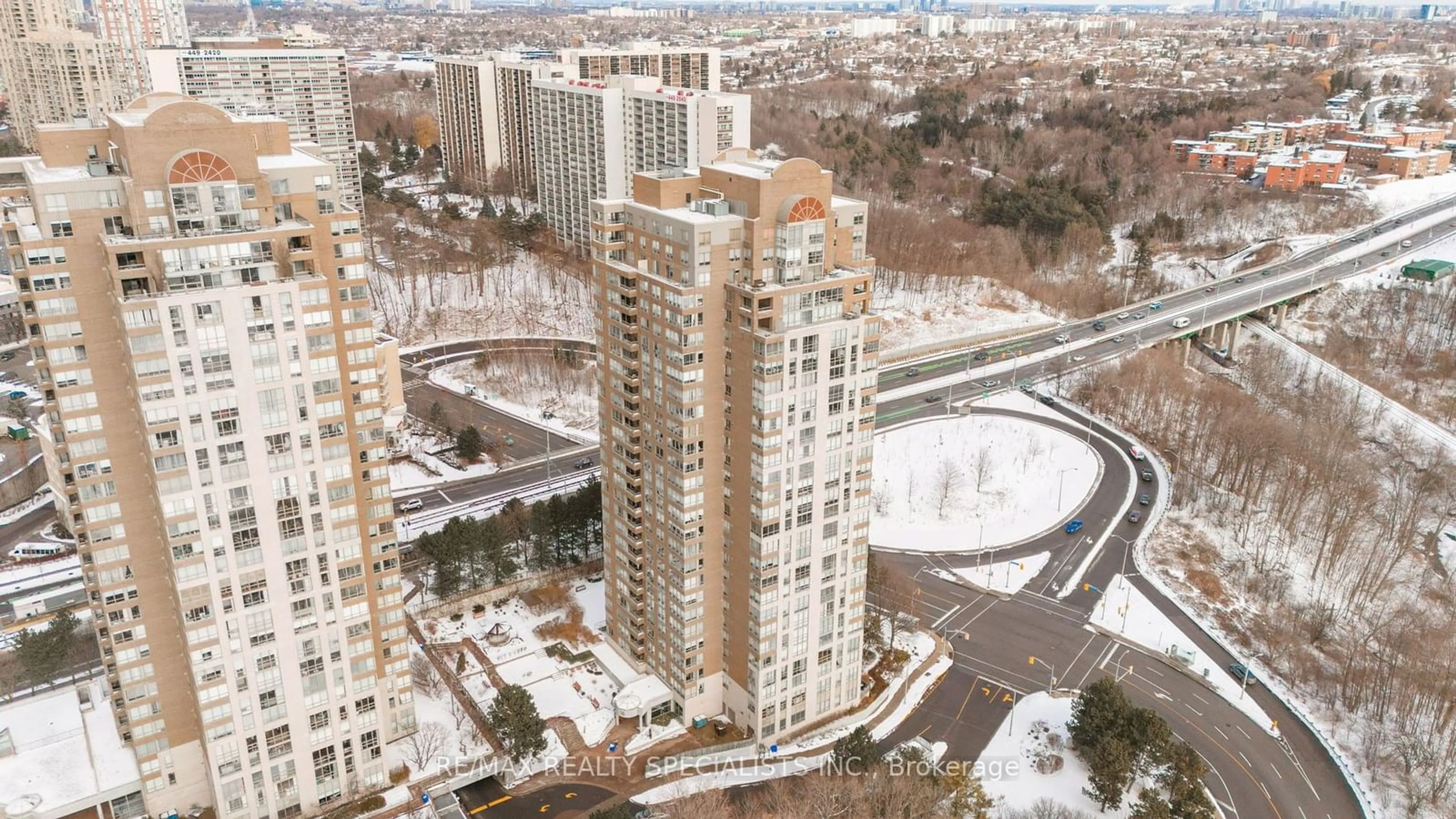 A pic from outside/outdoor area/front of a property/back of a property/a pic from drone, city buildings view from balcony for 195 Wynford Dr #601, Toronto Ontario M3C 3P3