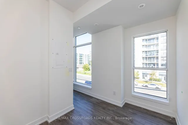 Additional property image - 871 Sheppard Ave Unit TH11