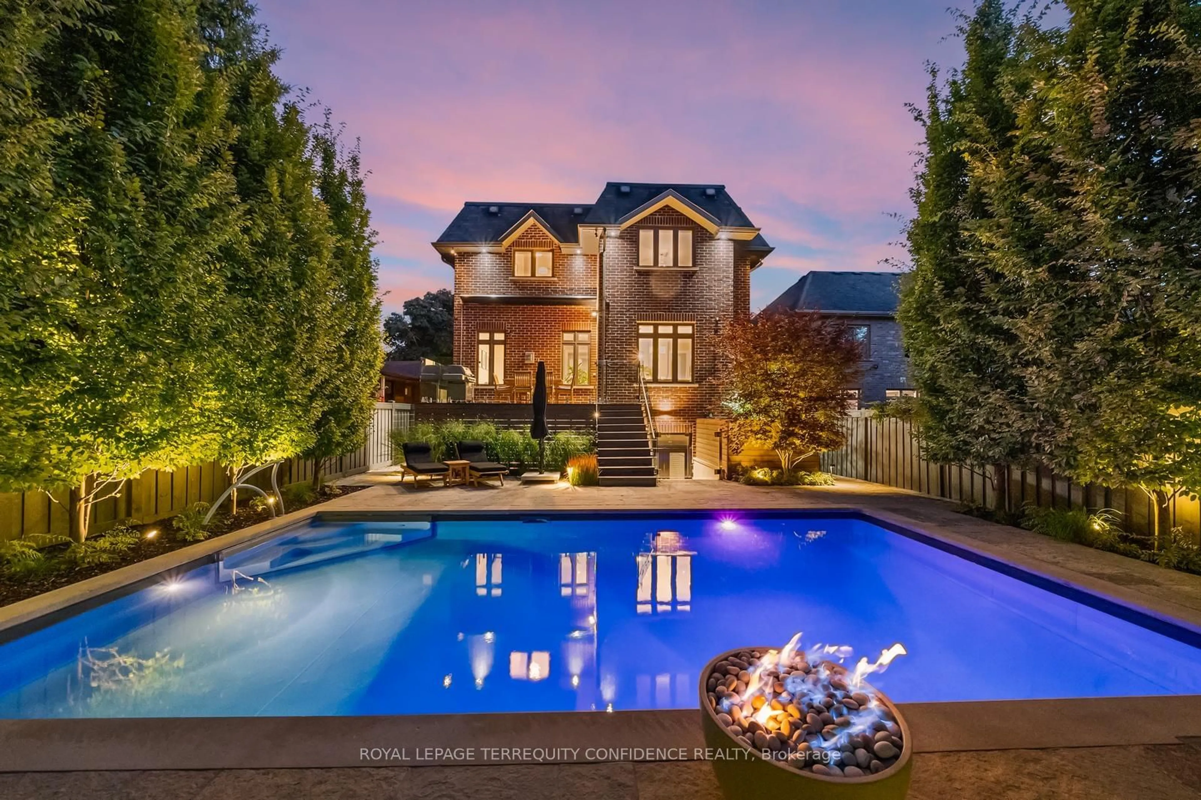 Pool for 384 Hounslow Ave, Toronto Ontario M2R 1H6