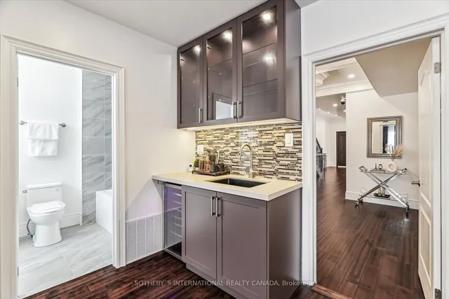 Additional property image - 290 Bathurst St