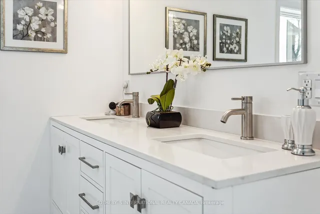 Additional property image - 290 Bathurst St