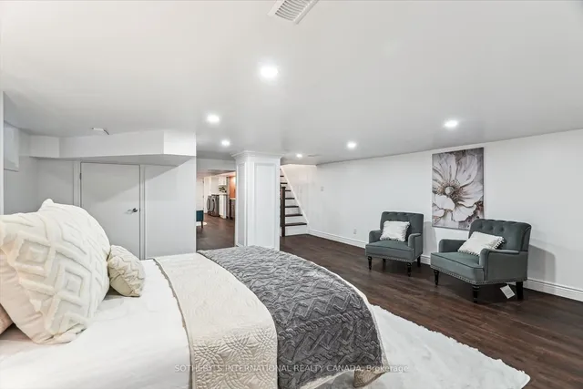 Additional property image - 290 Bathurst St
