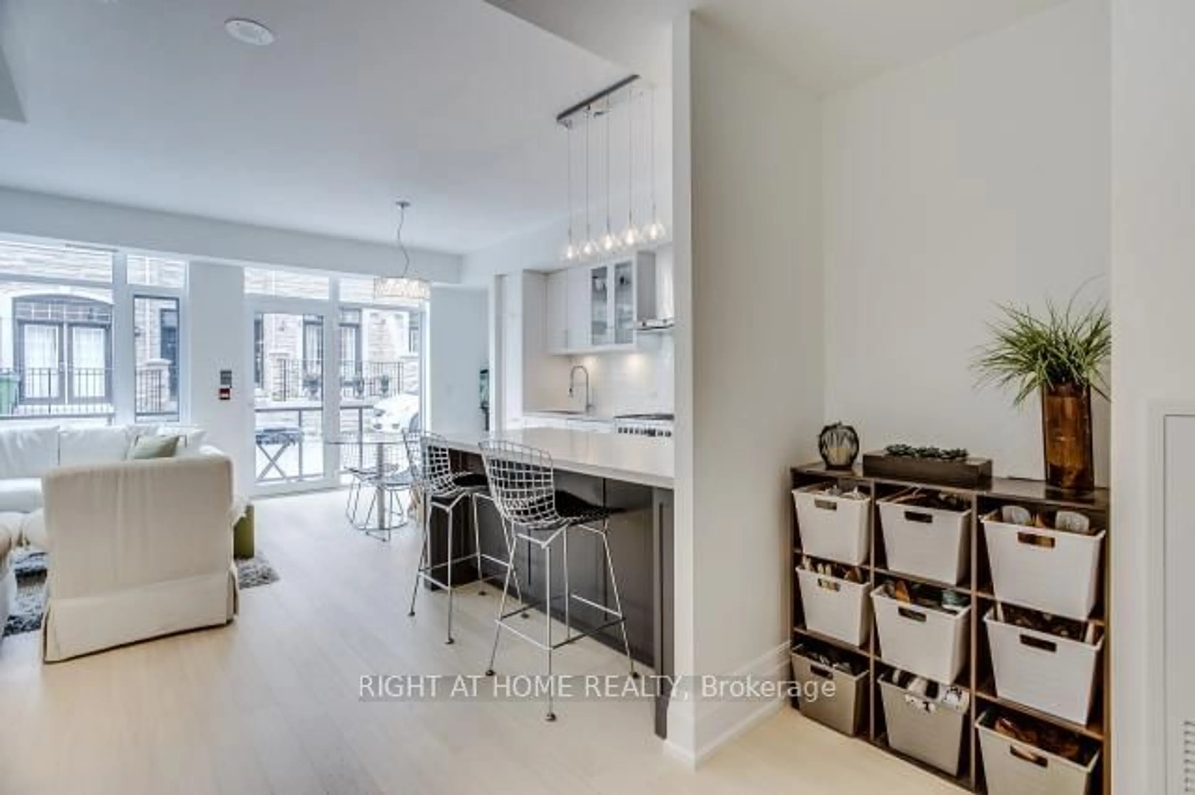 Open concept kitchen, ceramic/tile floor for 25 Malcolm Rd #112, Toronto Ontario M4G 0C1