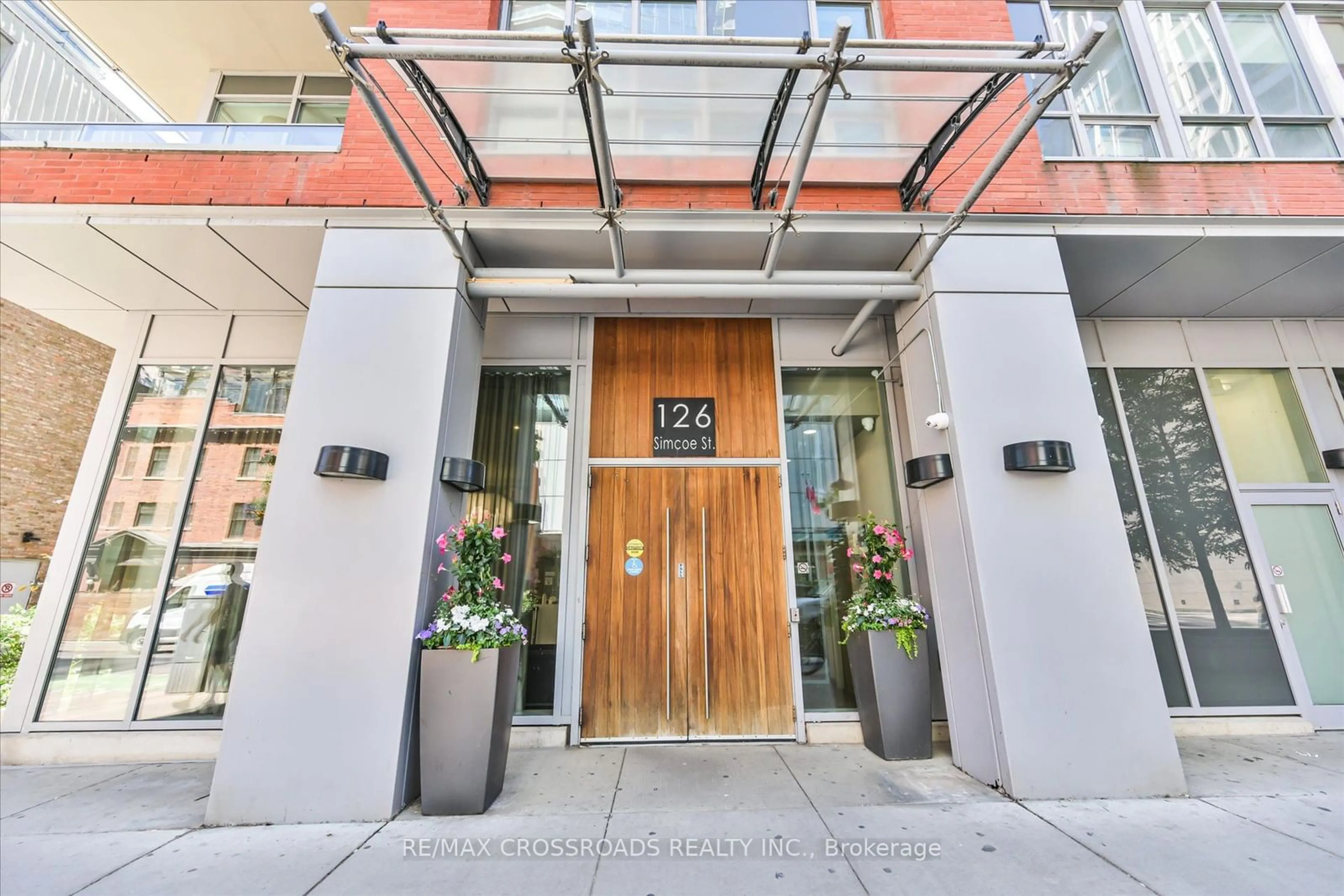 Indoor entryway for 126 Simcoe St #506, Toronto Ontario M5H 4E6