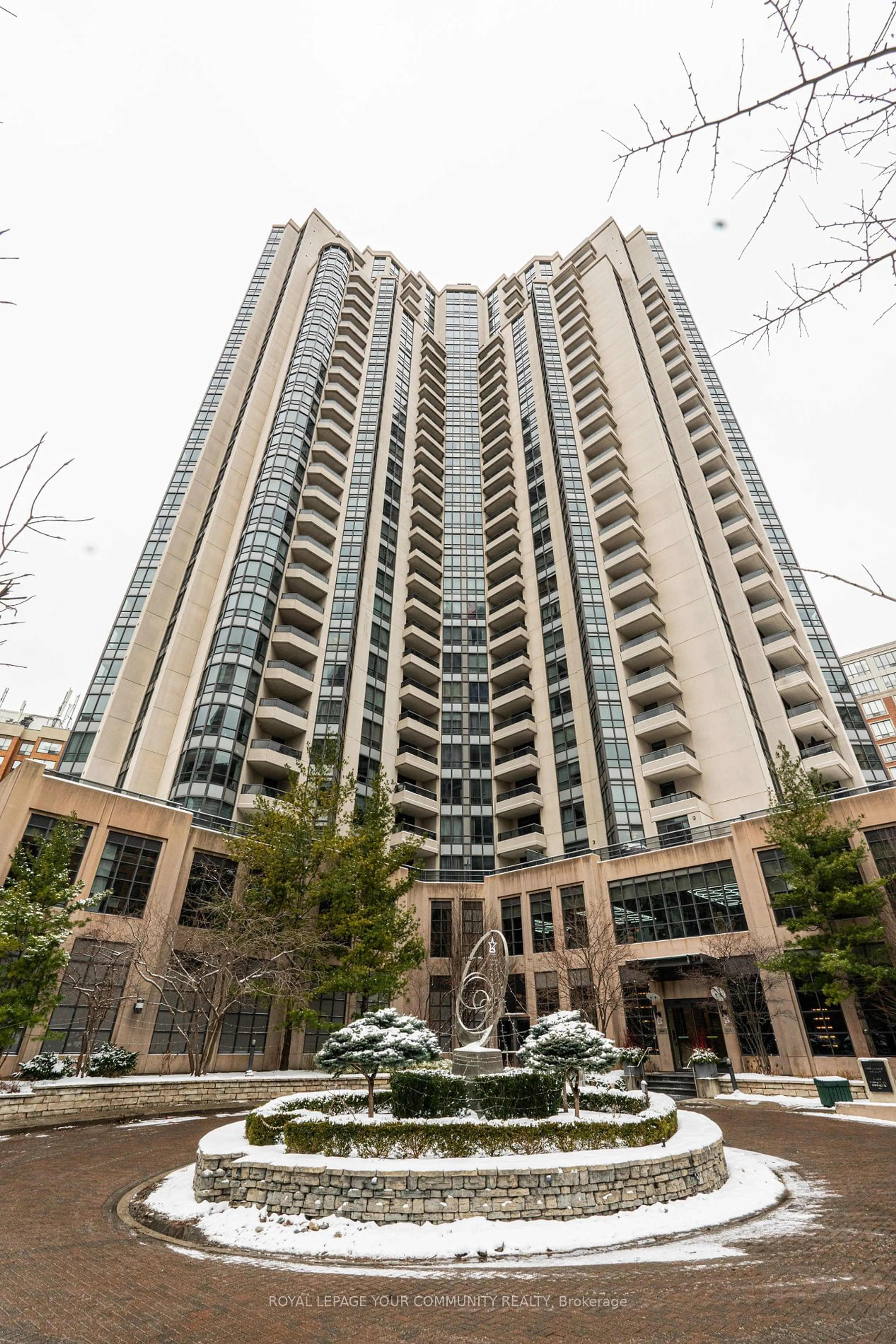 Indoor foyer for 500 Doris Ave #2121, Toronto Ontario M2N 0C1