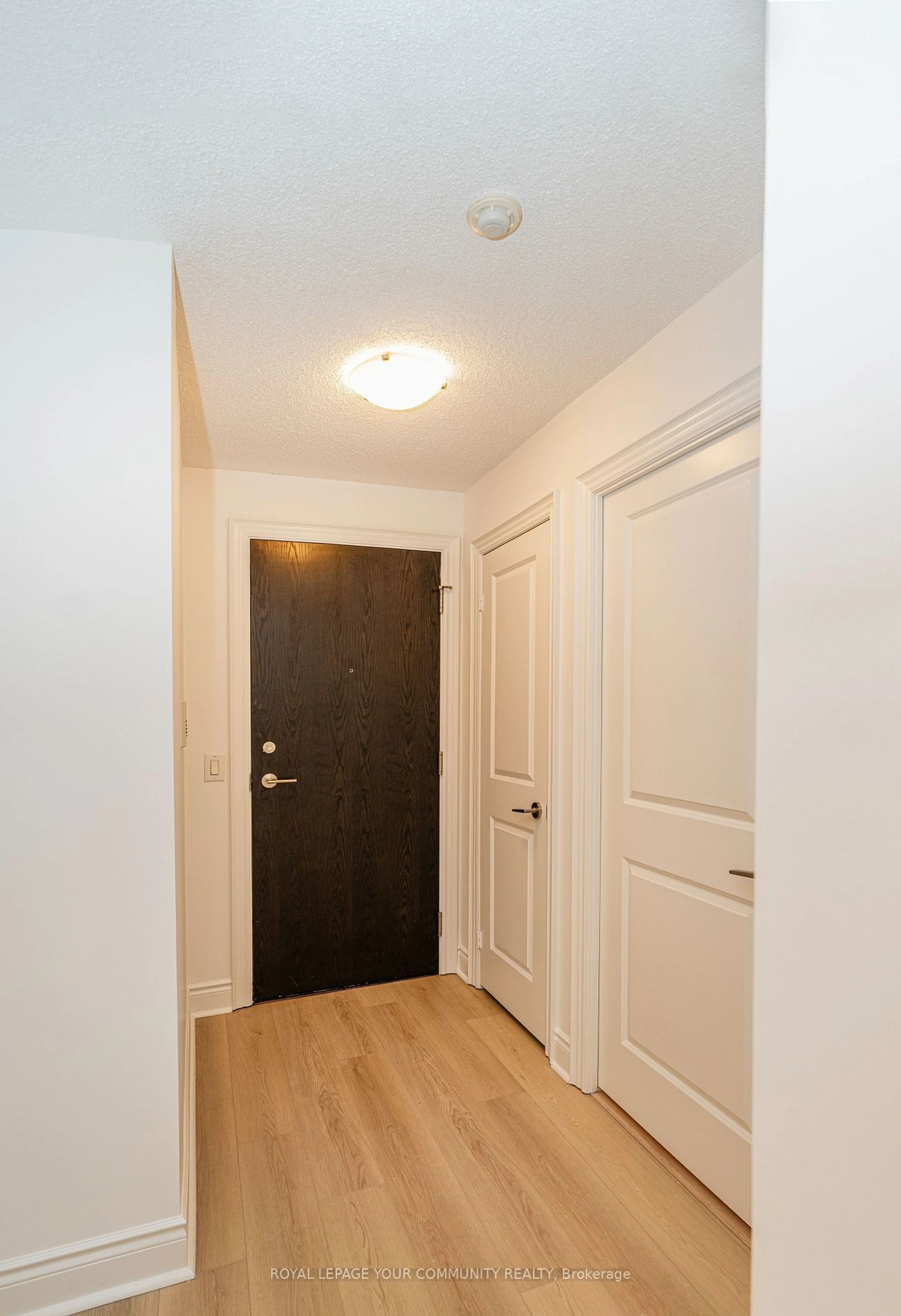 Indoor entryway for 500 Doris Ave #2121, Toronto Ontario M2N 0C1