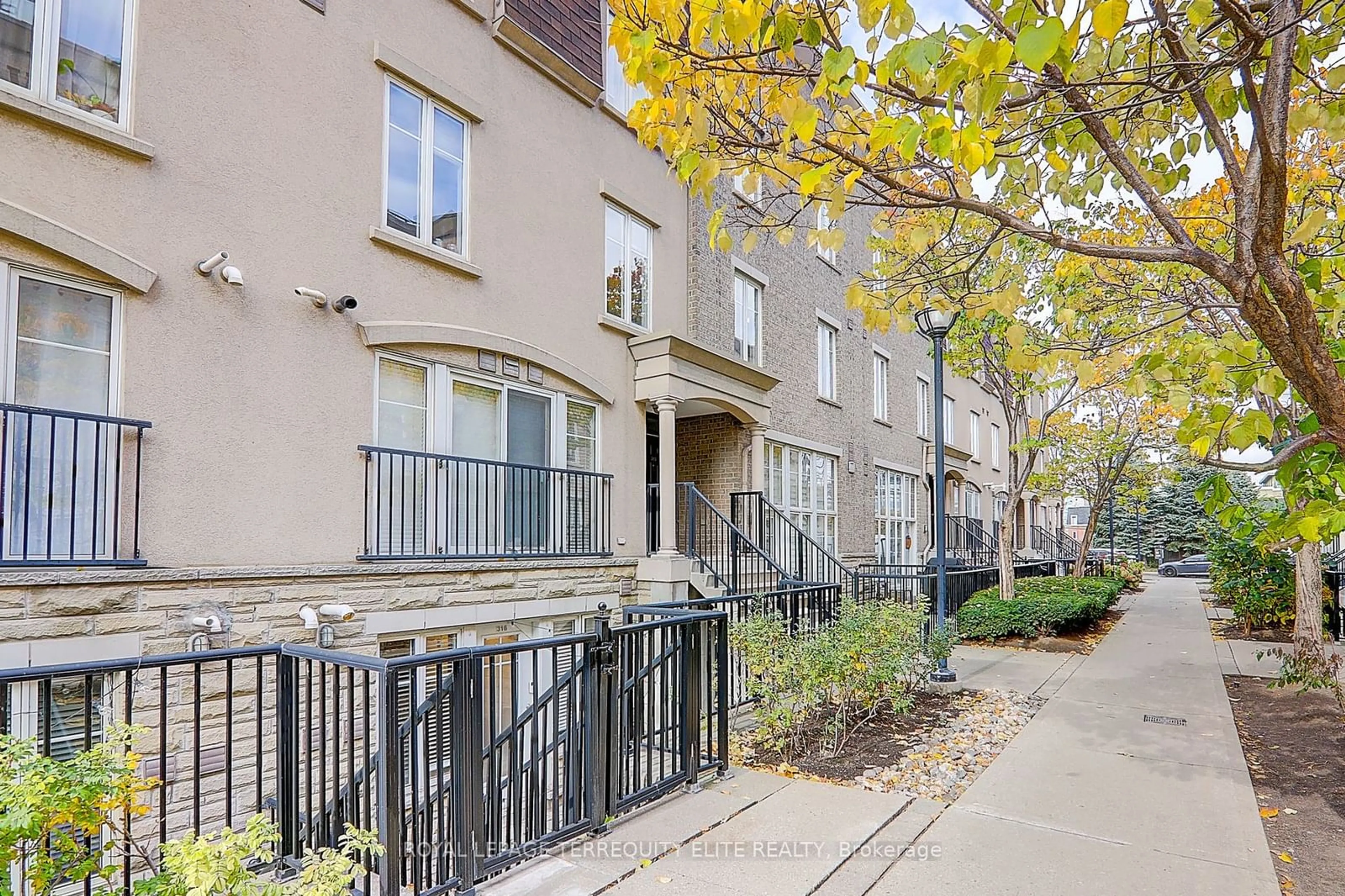 Patio, street for 30 Western Battery Rd #316, Toronto Ontario M6K 3N9