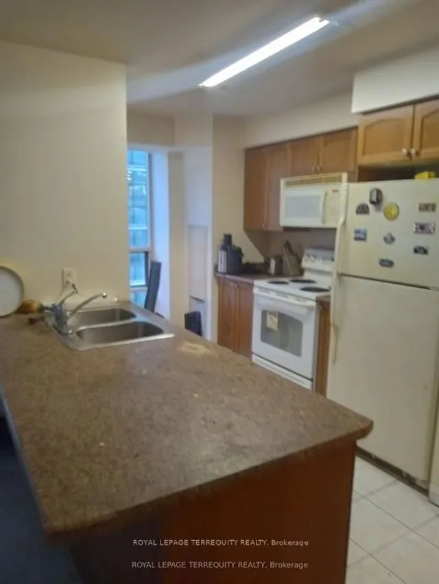 Additional property image - 30 Grand Trunk Cres Unit 3006