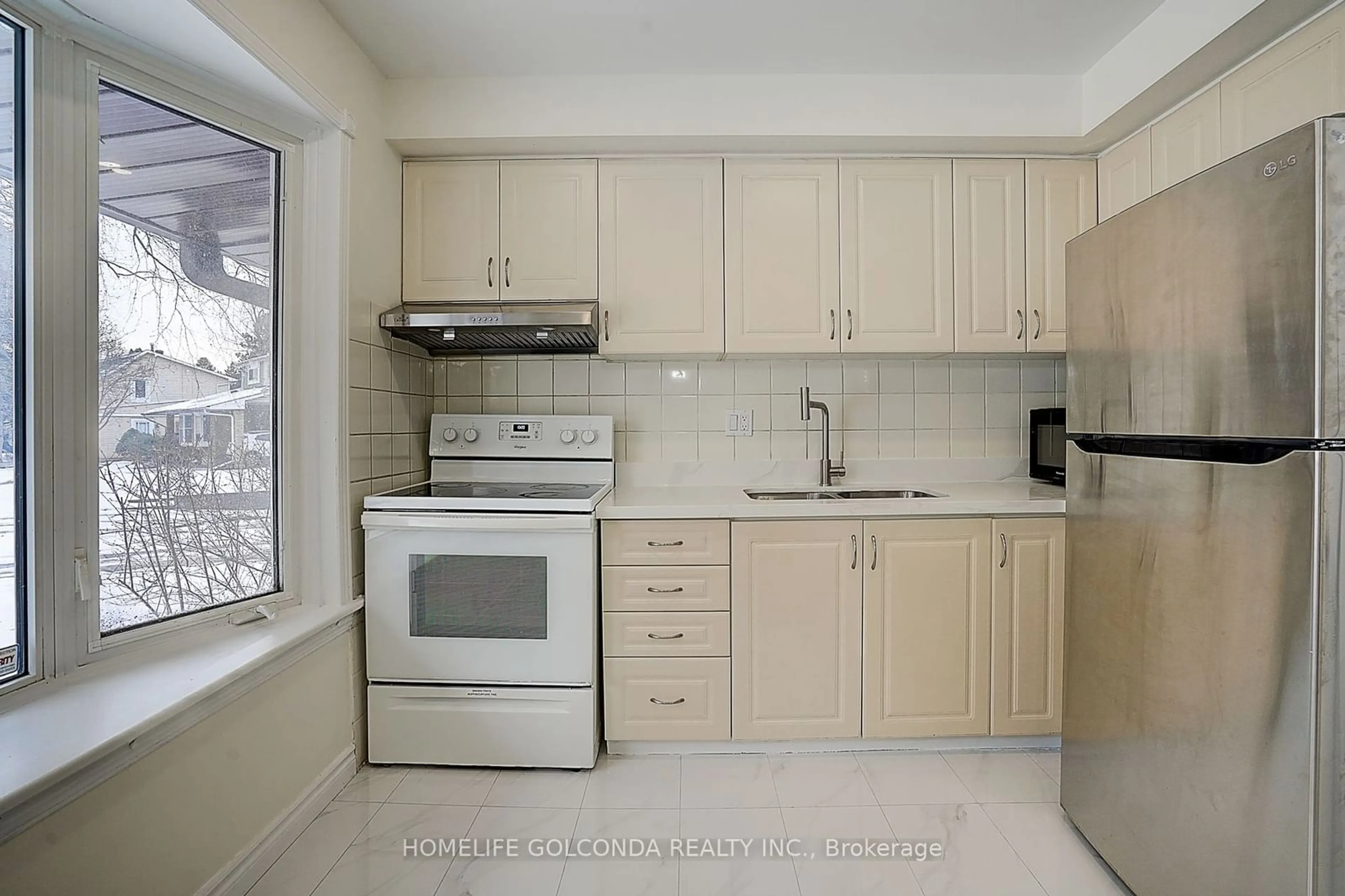 Standard kitchen, unknown for 38 Applegate Cres, Toronto Ontario M2H 2R4