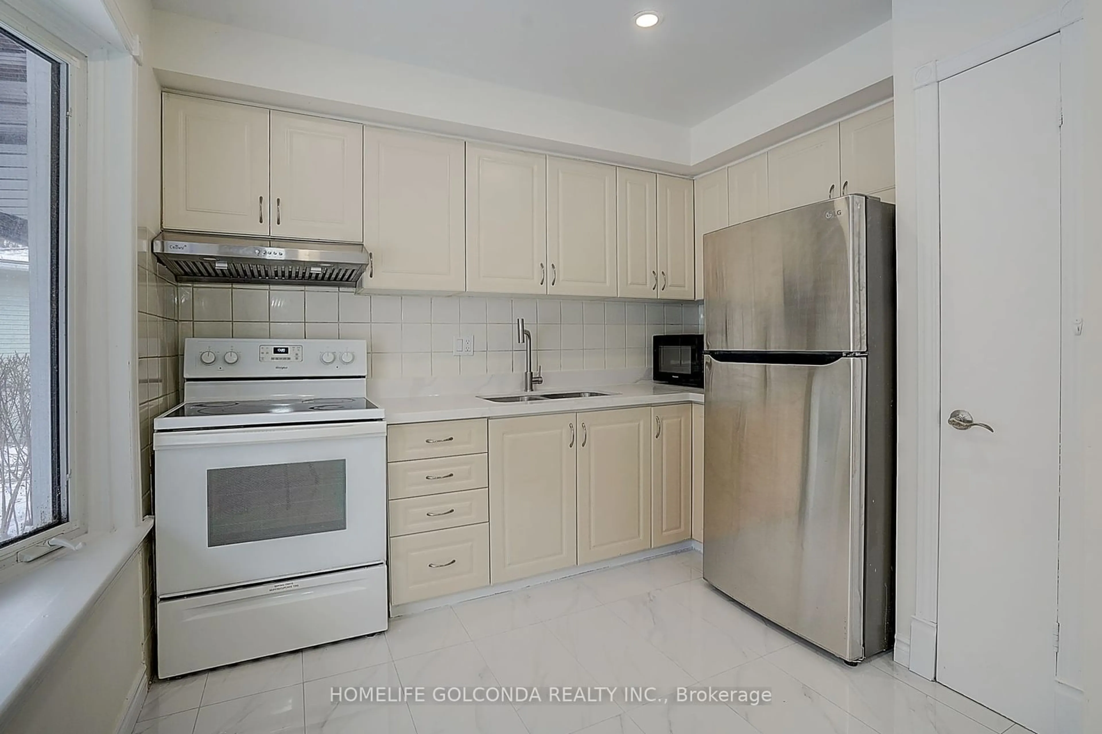 Standard kitchen, unknown for 38 Applegate Cres, Toronto Ontario M2H 2R4