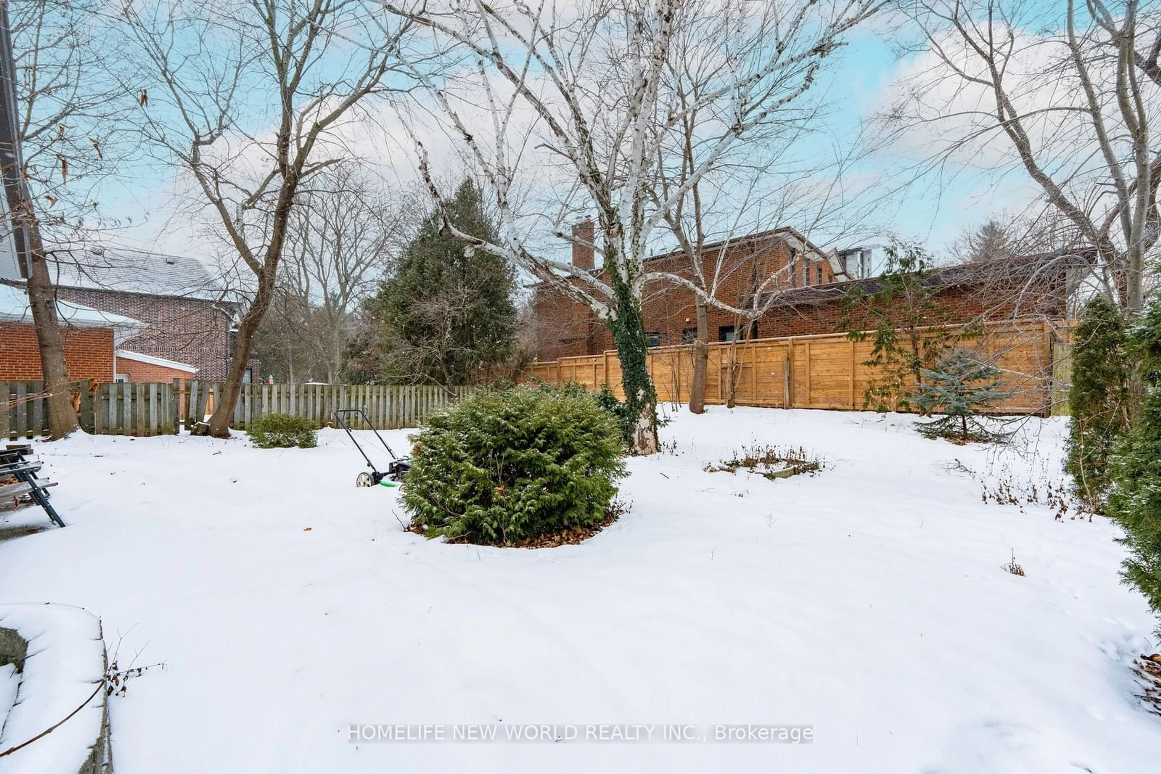 A pic from outside/outdoor area/front of a property/back of a property/a pic from drone, unknown for 134 Maxome Ave, Toronto Ontario M2M 3K5