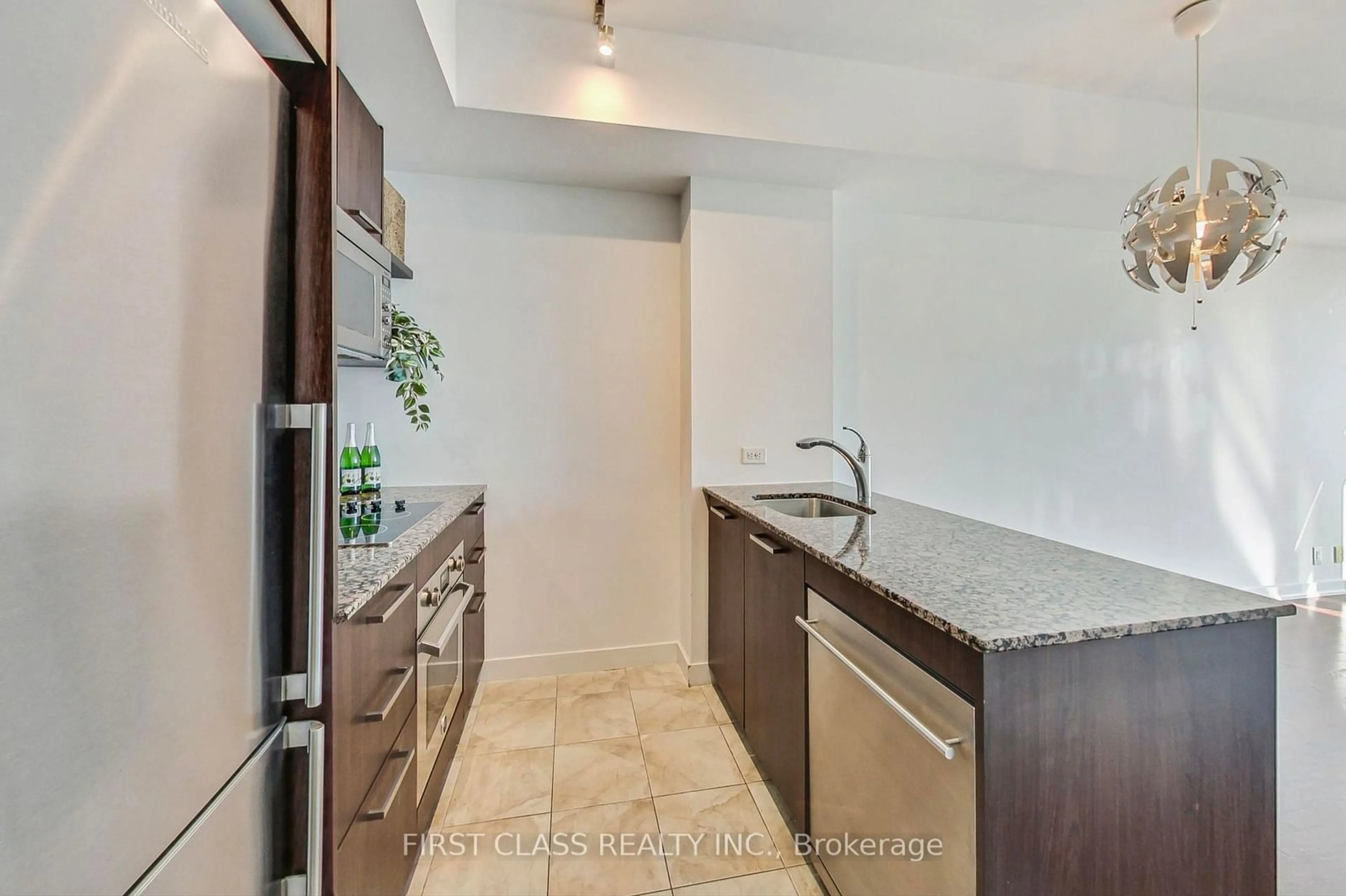 Standard kitchen, ceramic/tile floor for 12 York St #2003, Toronto Ontario M5J 0A9