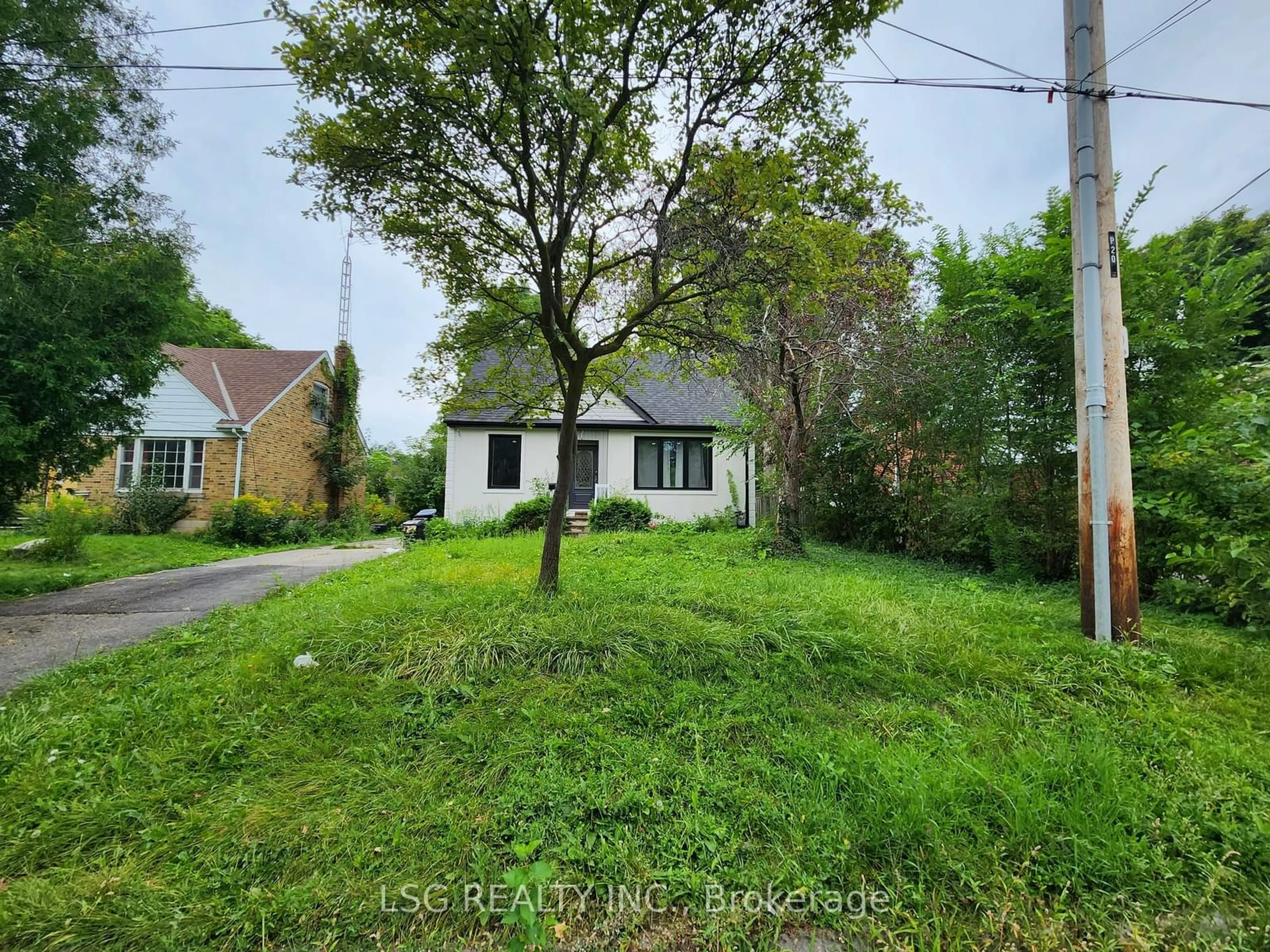 A pic from outside/outdoor area/front of a property/back of a property/a pic from drone, street for 20 Homewood Ave, Toronto Ontario M2M 1J9