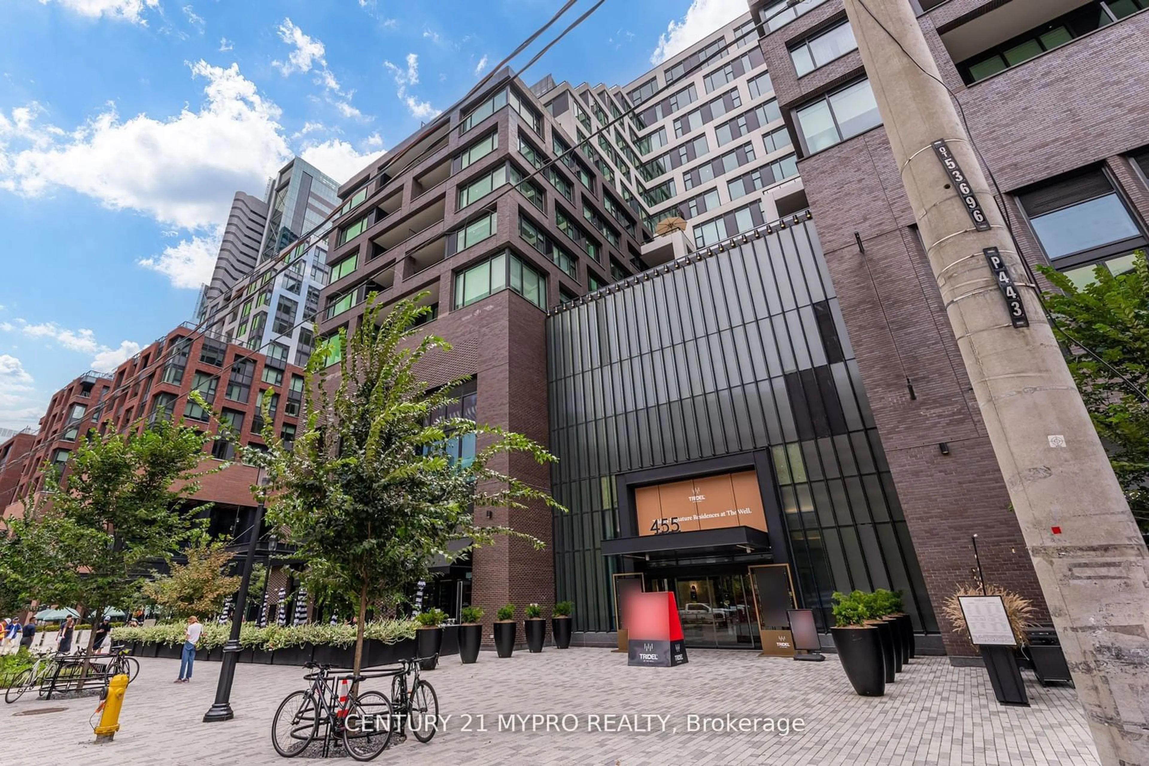 Patio, street for 455 Wellington St #606, Toronto Ontario M5J 2R2