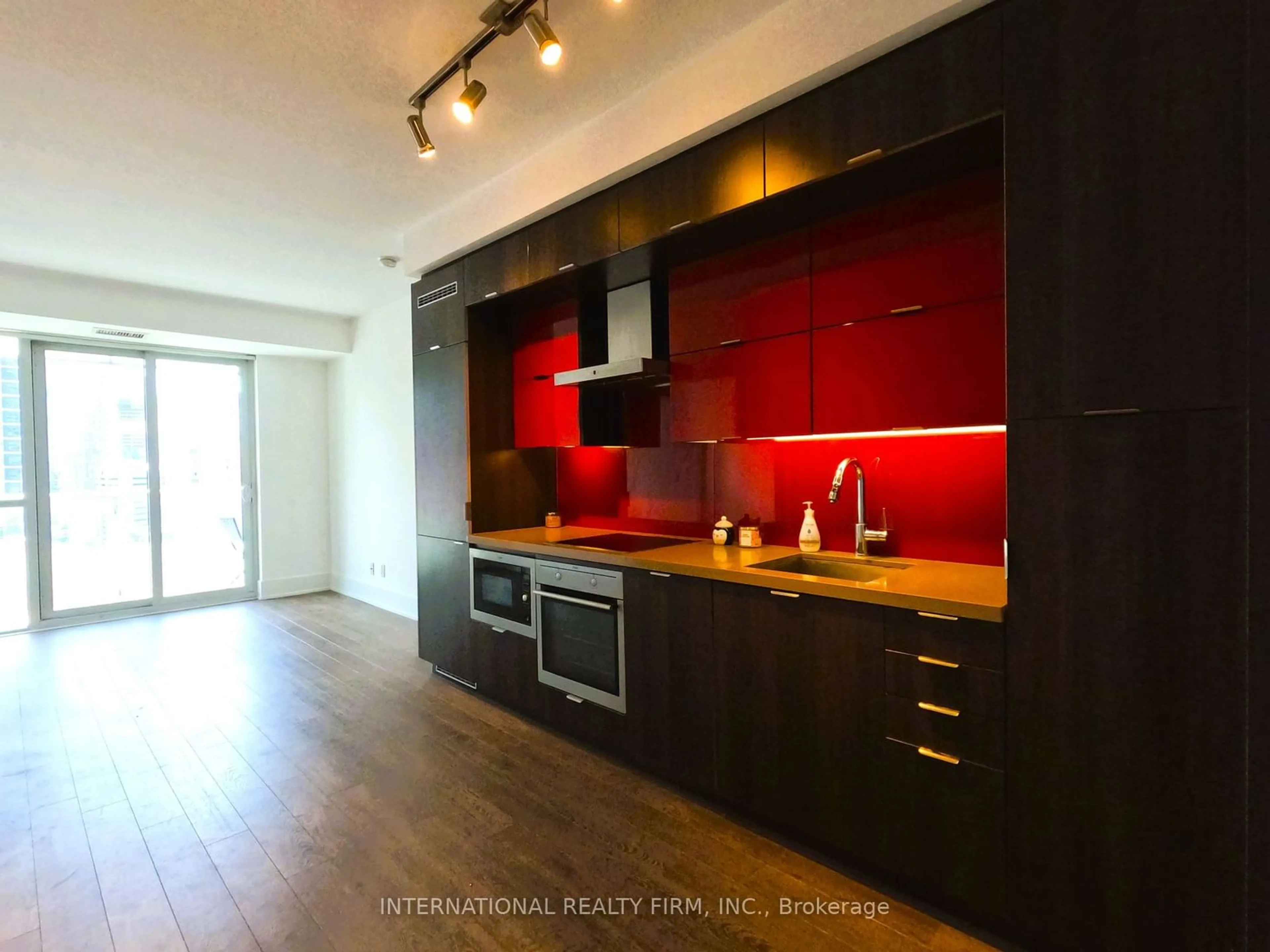 Contemporary kitchen, wood/laminate floor for 300 Front St #2410, Toronto Ontario M5V 0E9