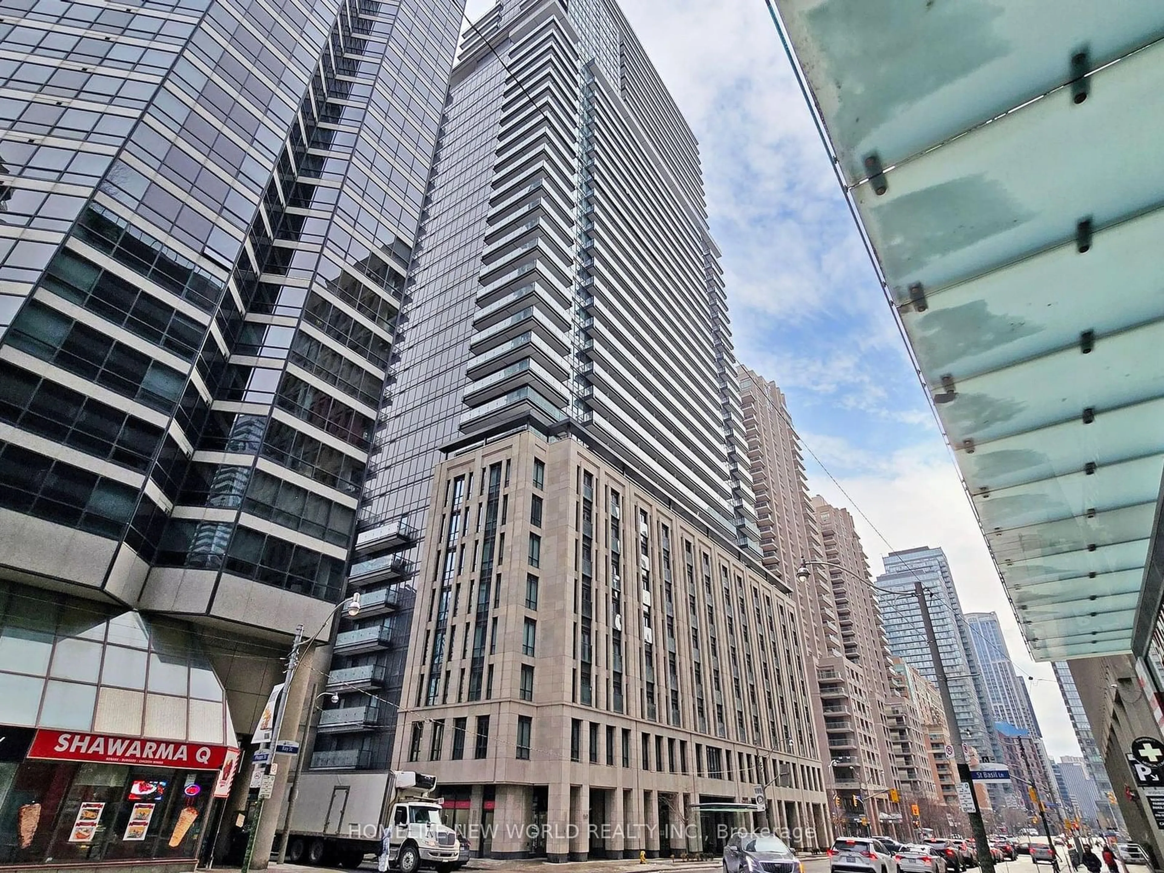 Indoor foyer for 955 Bay St #723, Toronto Ontario M5S 2A2