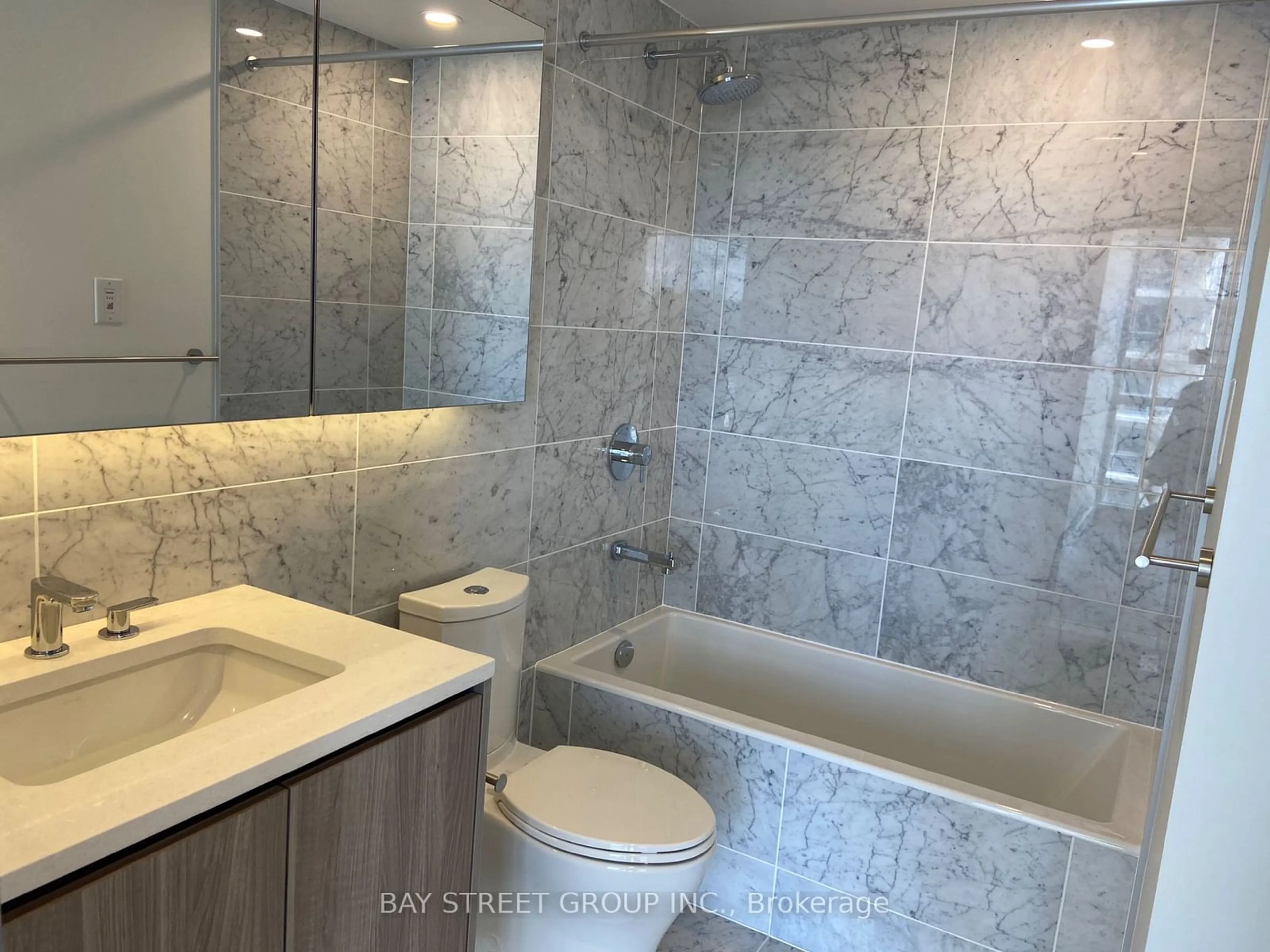 Standard bathroom, ceramic/tile floor for 85 McMahon Dr #1006, Toronto Ontario M2K 0H1