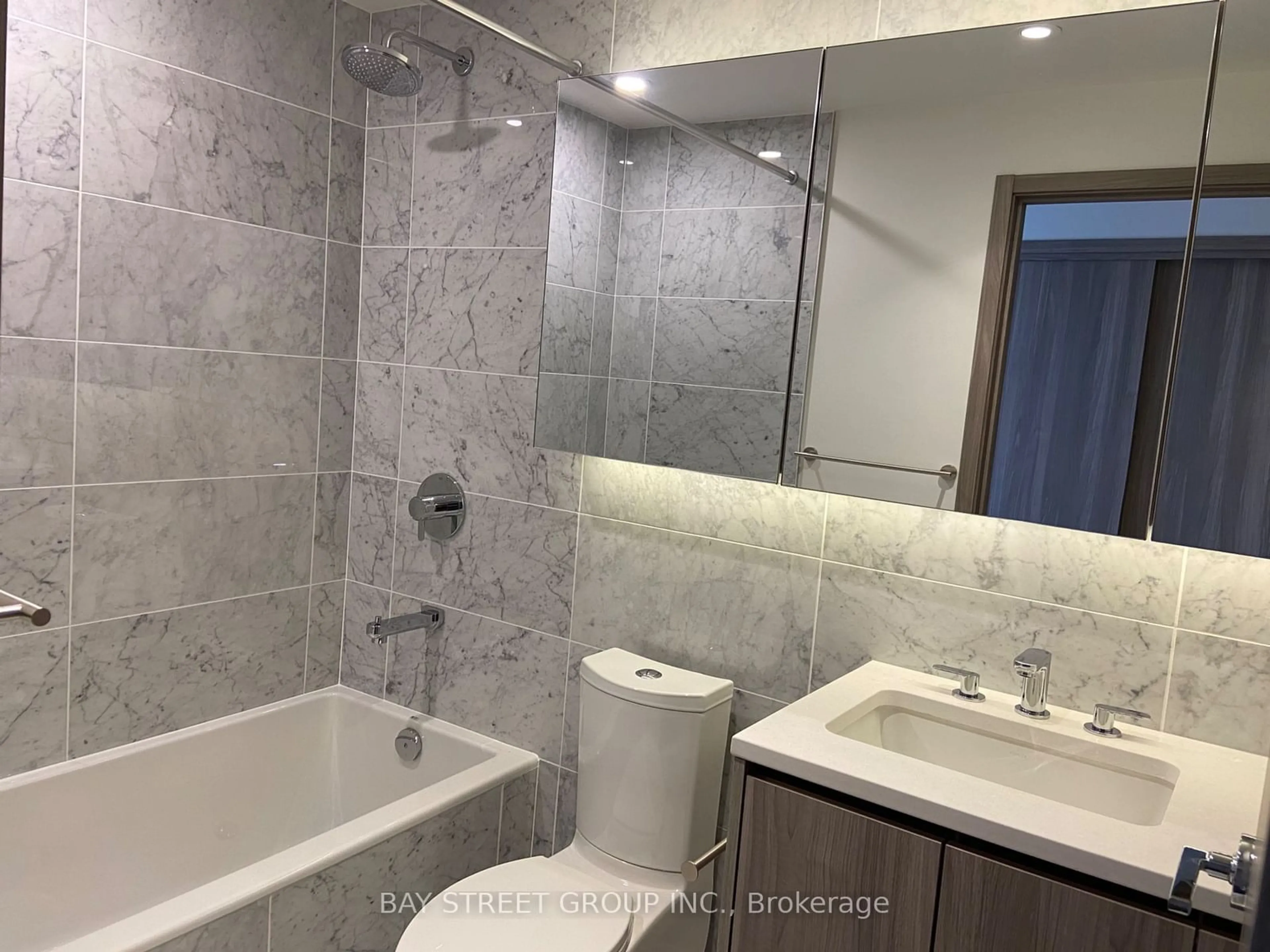 Standard bathroom, ceramic/tile floor for 85 McMahon Dr #1006, Toronto Ontario M2K 0H1