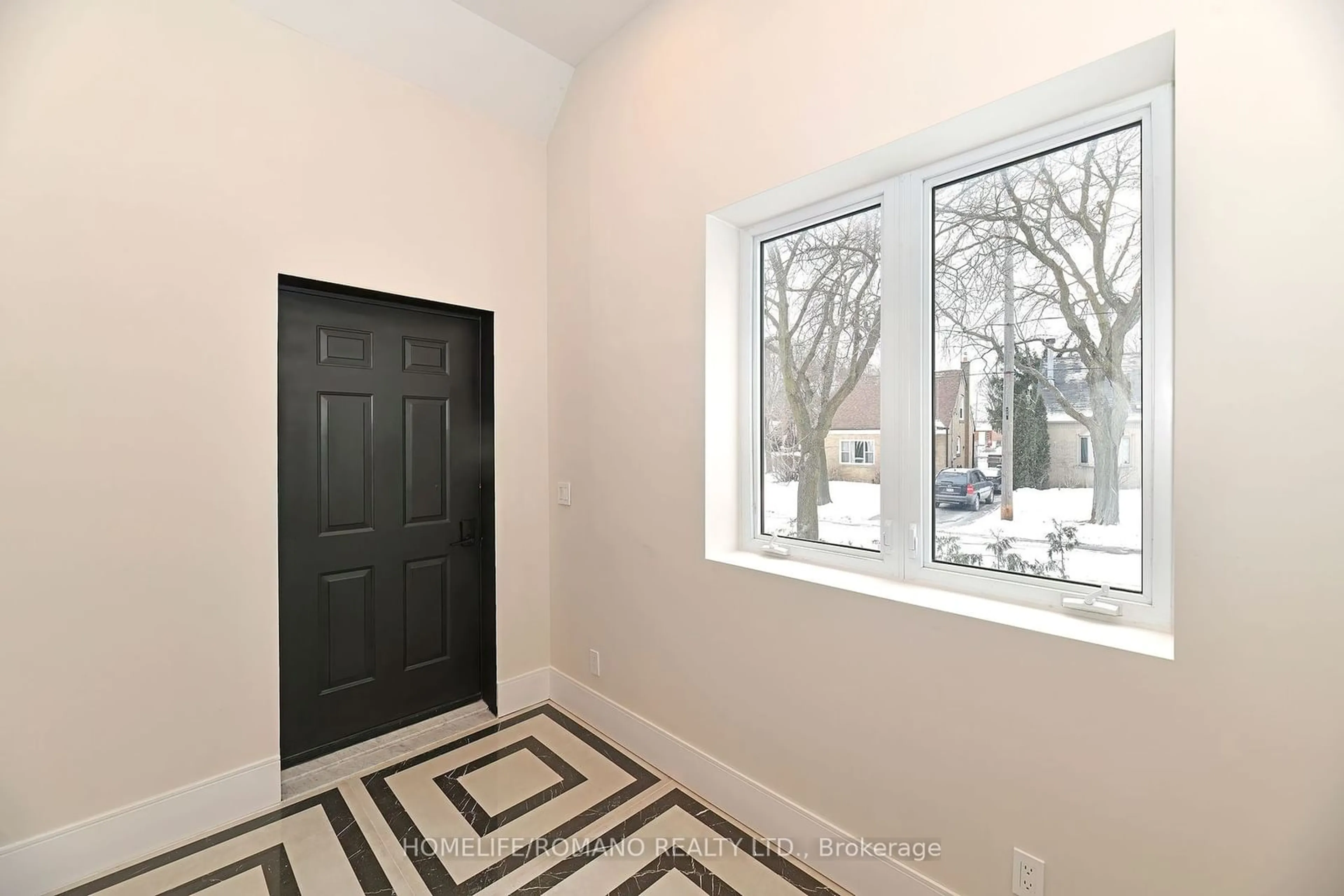 Indoor entryway for 21 King High Ave, Toronto Ontario M3H 3A8