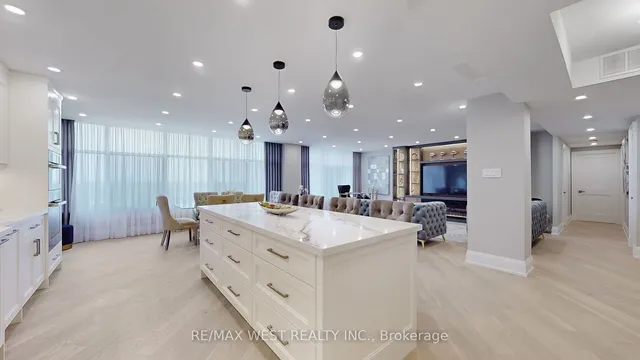 Additional property image - 900 Yonge St Unit 1403