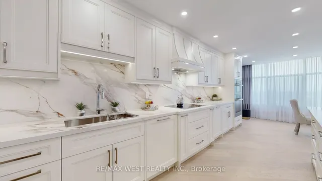 Additional property image - 900 Yonge St Unit 1403