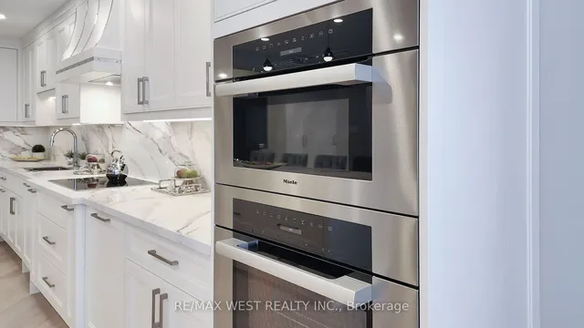 Additional property image - 900 Yonge St Unit 1403