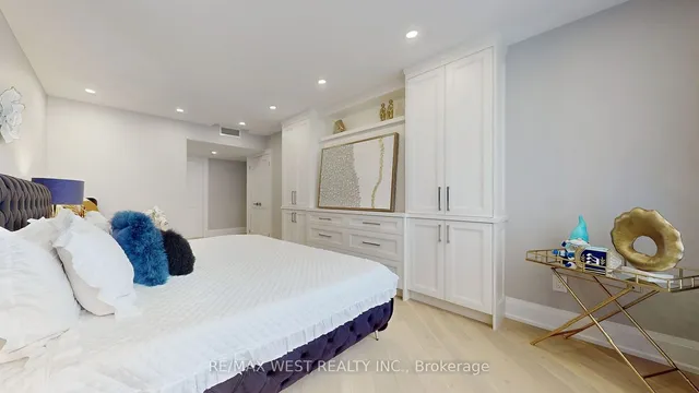 Additional property image - 900 Yonge St Unit 1403