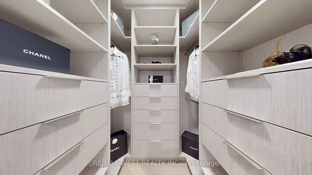 Additional property image - 900 Yonge St Unit 1403