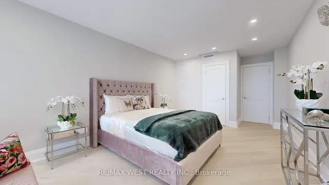 Additional property image - 900 Yonge St Unit 1403