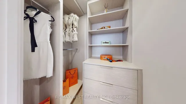 Additional property image - 900 Yonge St Unit 1403