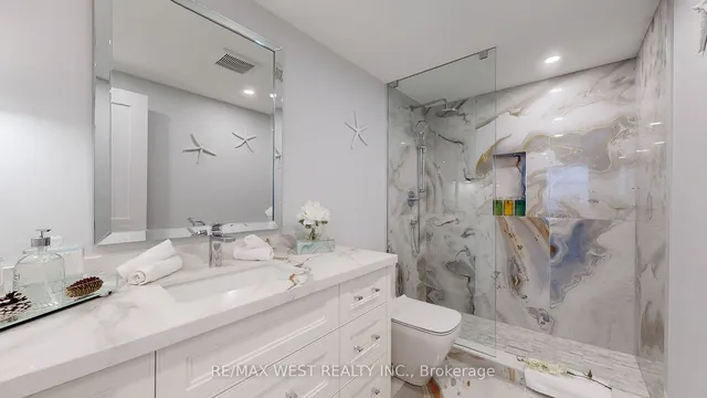 Additional property image - 900 Yonge St Unit 1403