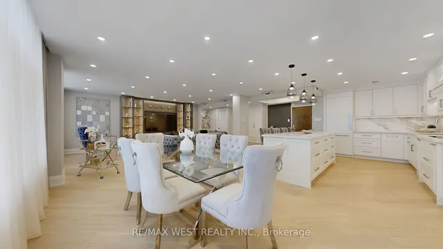 Additional property image - 900 Yonge St Unit 1403