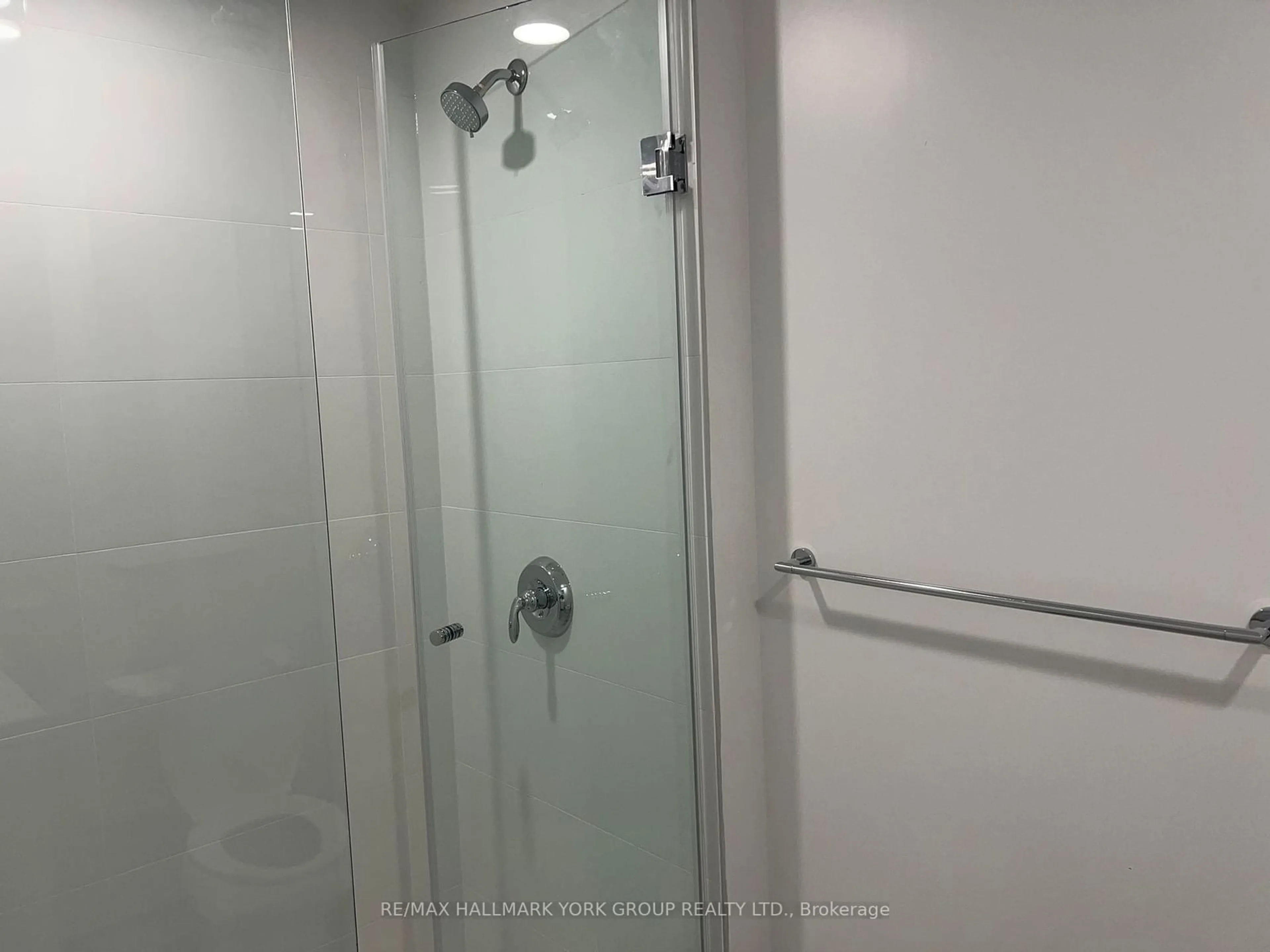 Standard bathroom, floor is not visible for 20 O'Neill Rd #1523, Toronto Ontario M3C 0R2