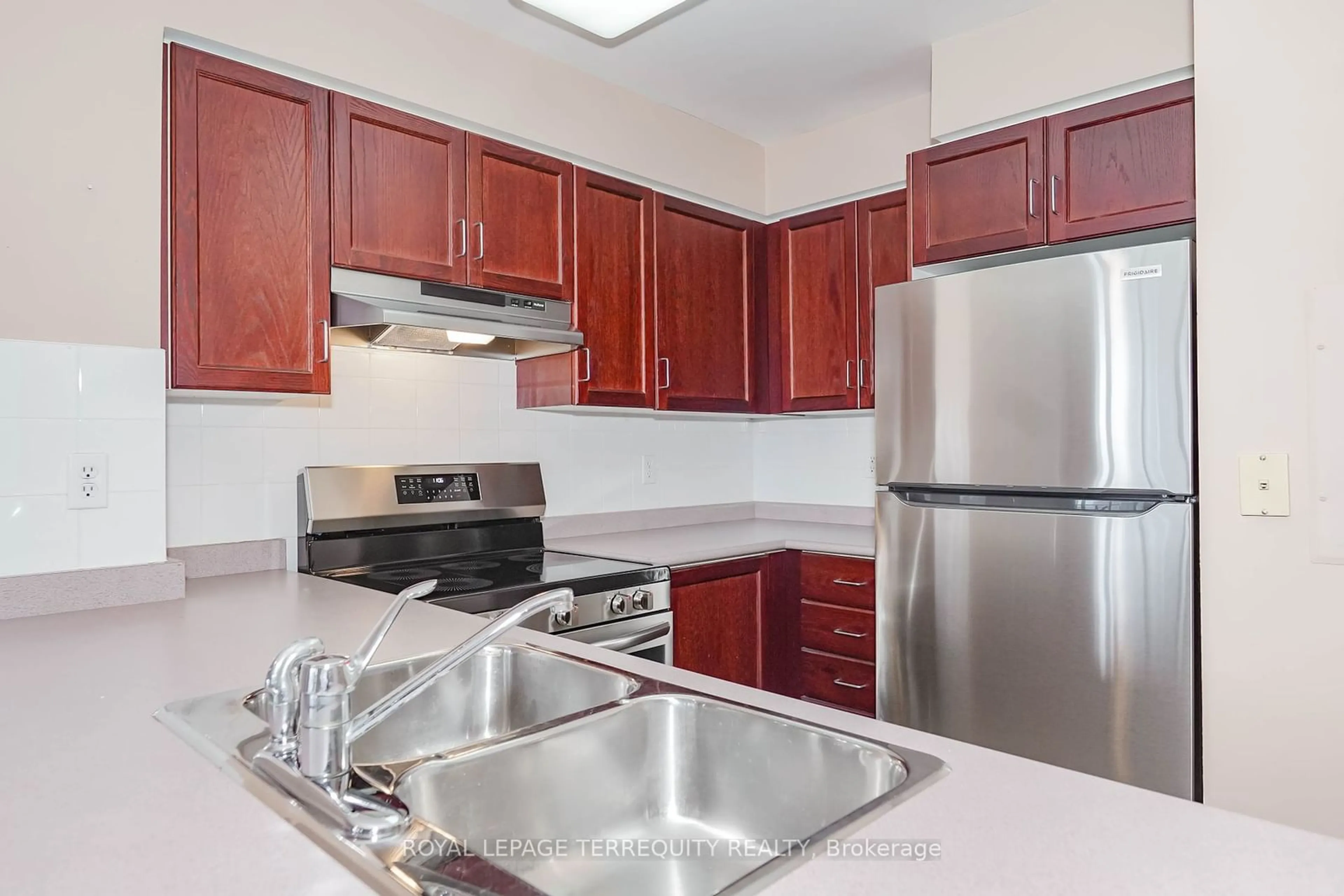 Standard kitchen, unknown for 43 Eglinton Ave #1708, Toronto Ontario M4P 1A2