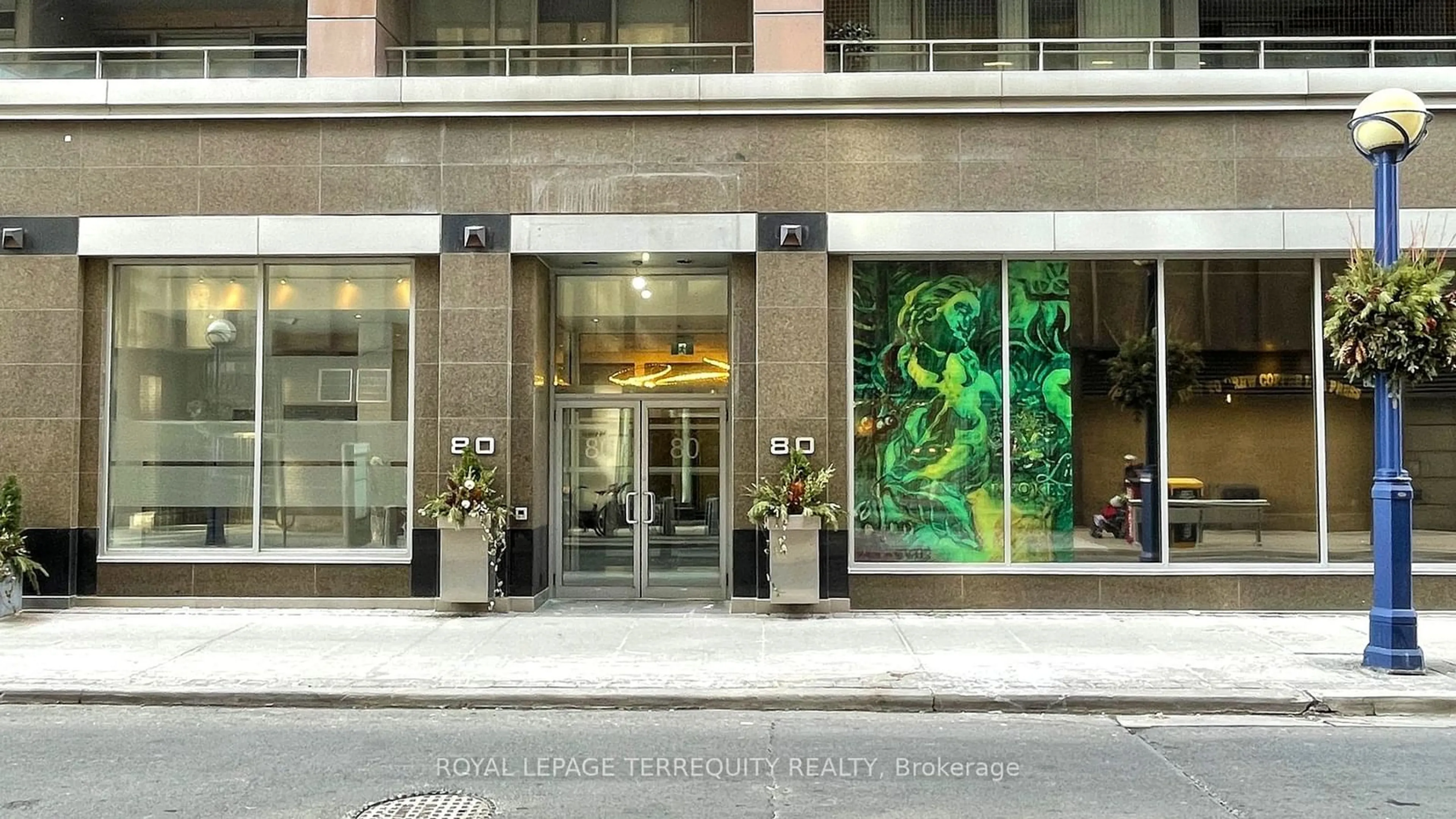 Lobby for 80 Cumberland St #909, Toronto Ontario M5R 3V1