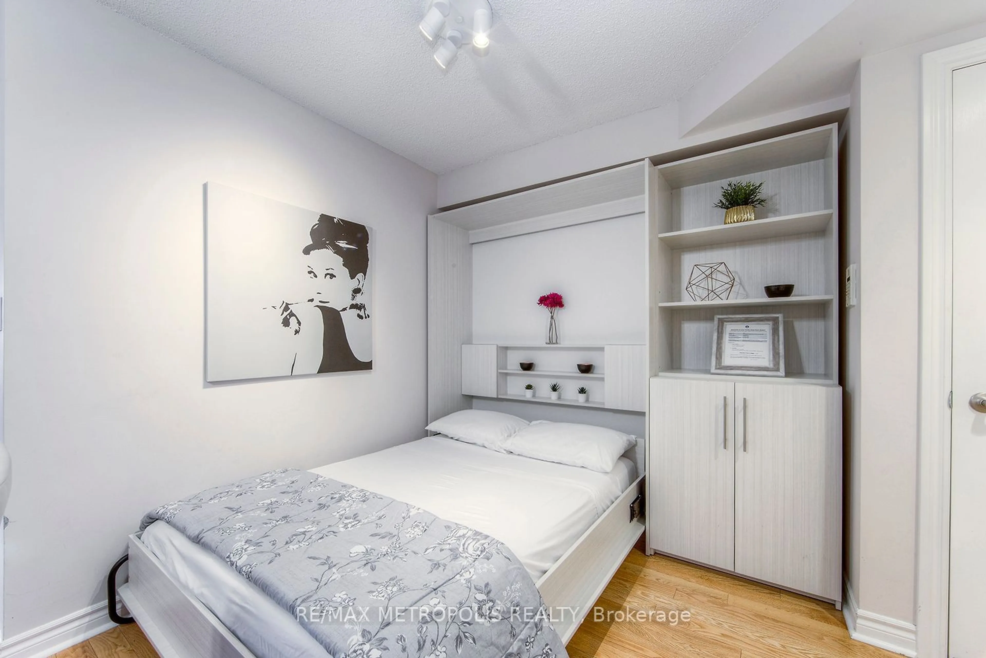 Bedroom with bed, wood/laminate floor for 270 Wellington St #1002, Toronto Ontario M5V 3P5